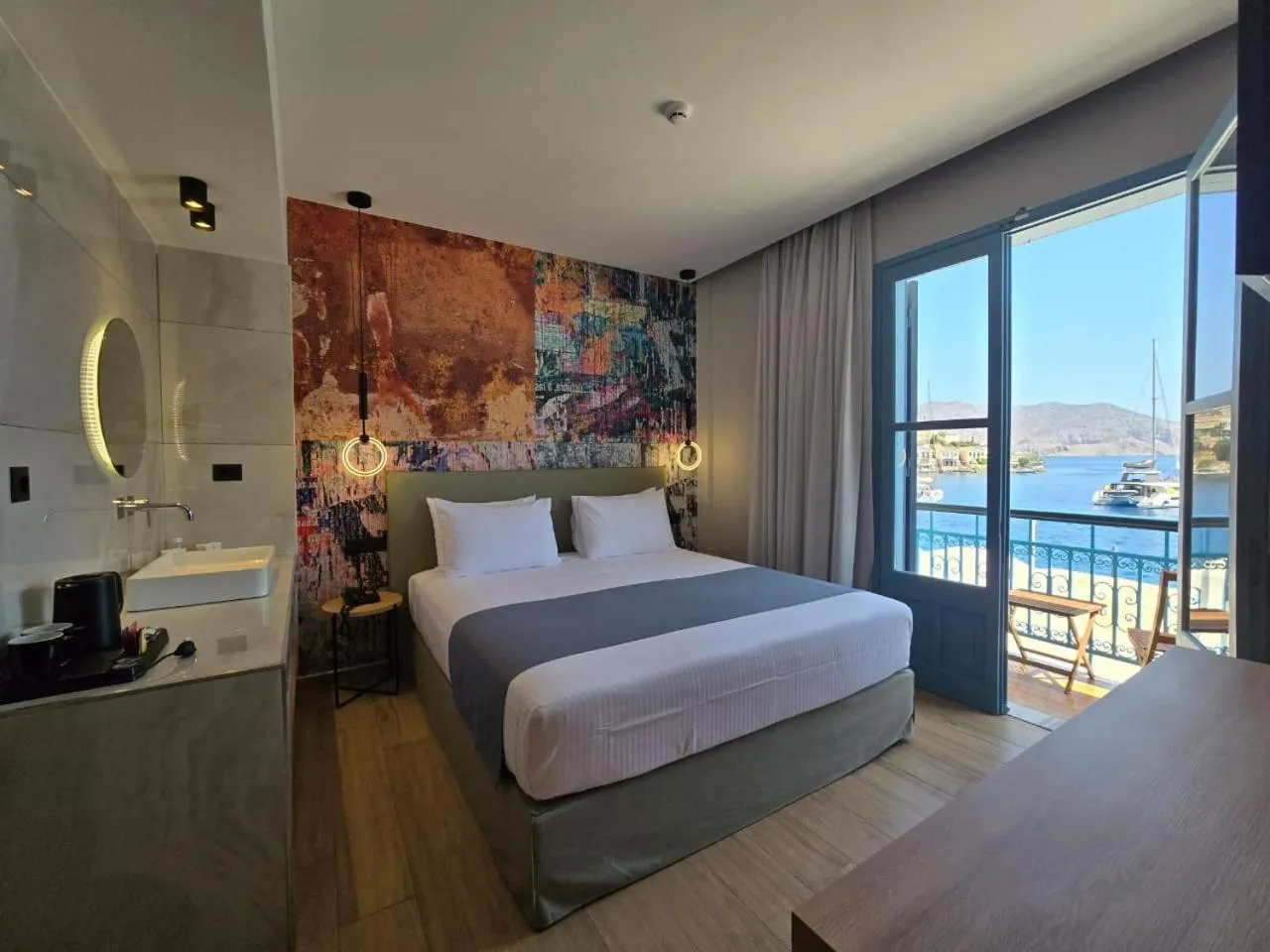 TV and multimedia in Nireus Hotel