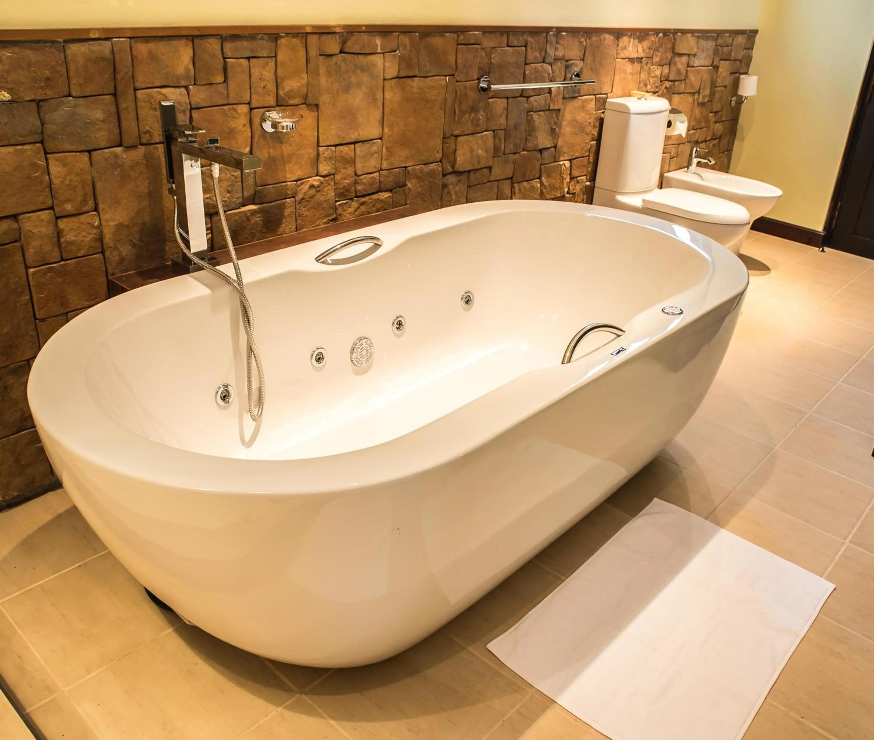 Bathroom in Oasis Hotel Restaurant & Spa