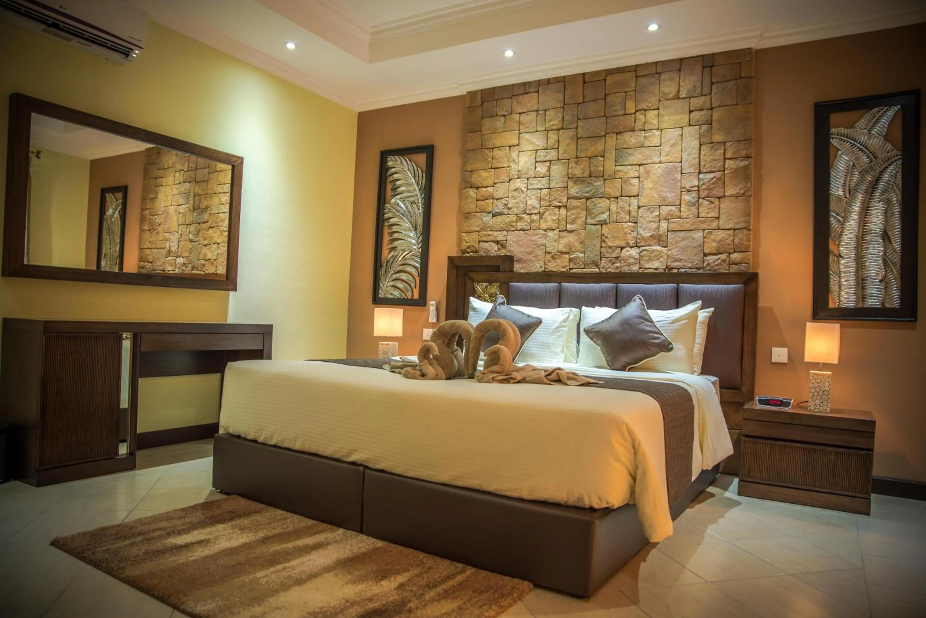 Bed in Oasis Hotel Restaurant & Spa