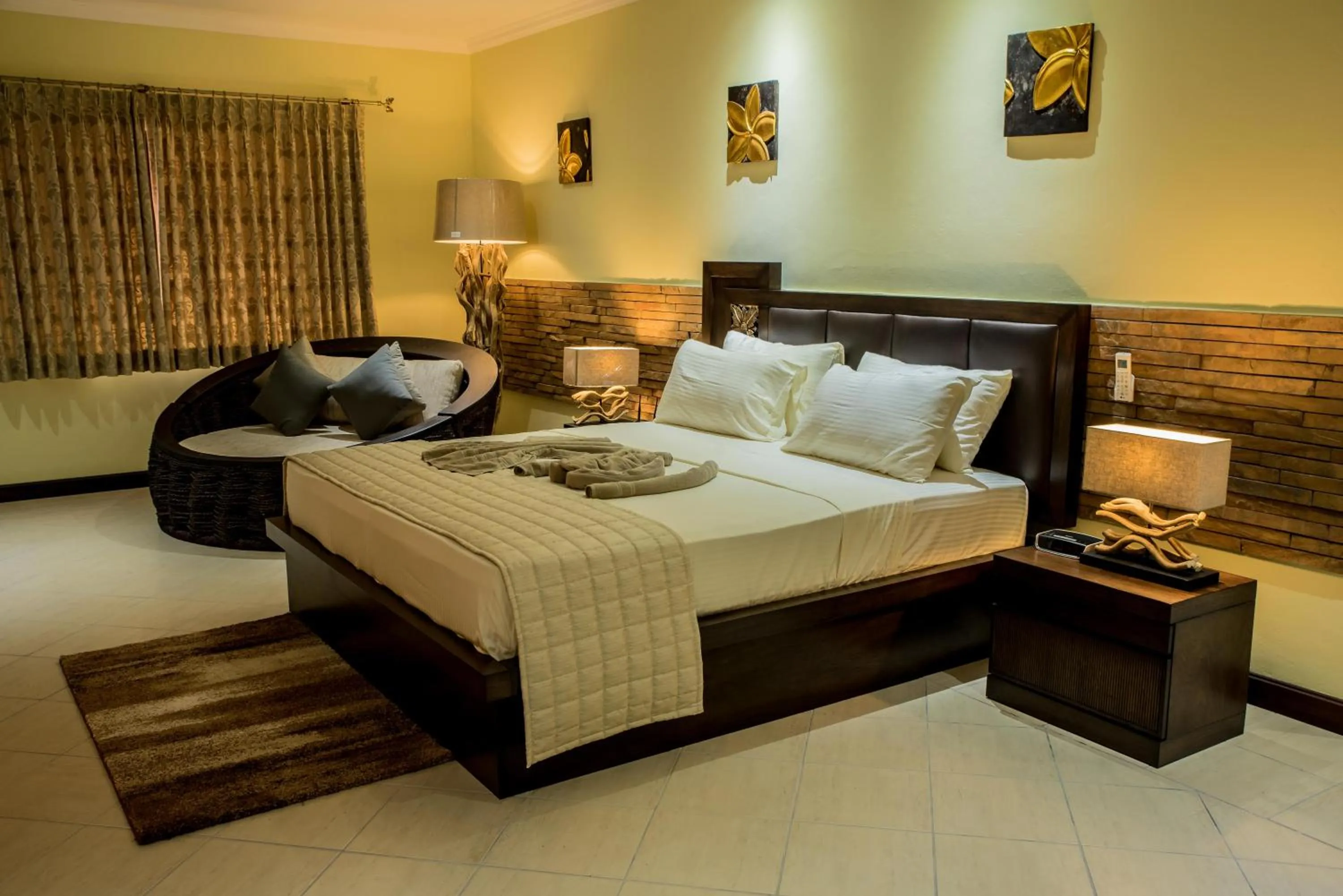 Bed in Oasis Hotel Restaurant & Spa