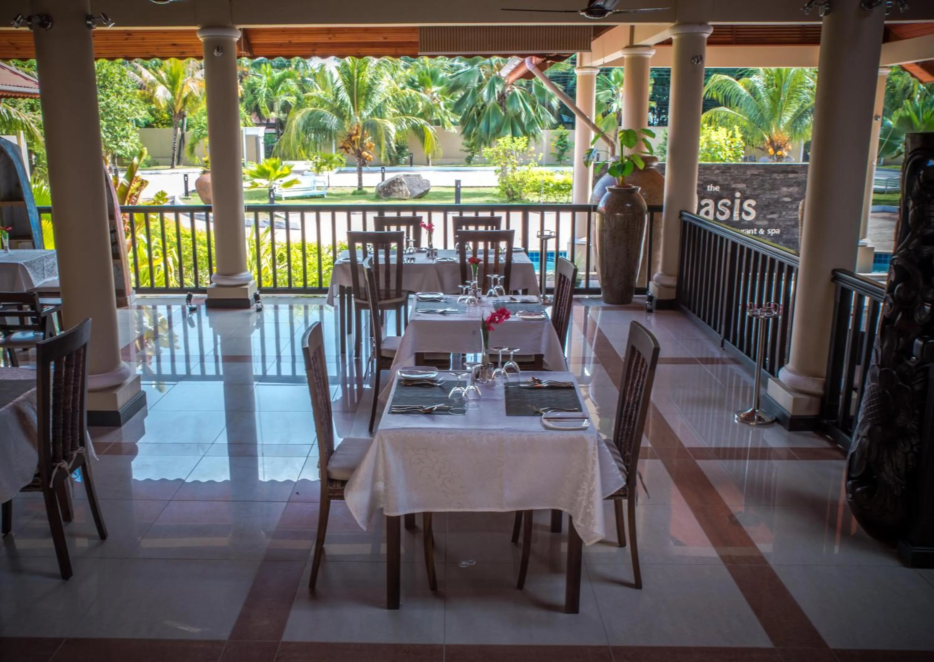 Restaurant/places to eat in Oasis Hotel Restaurant & Spa