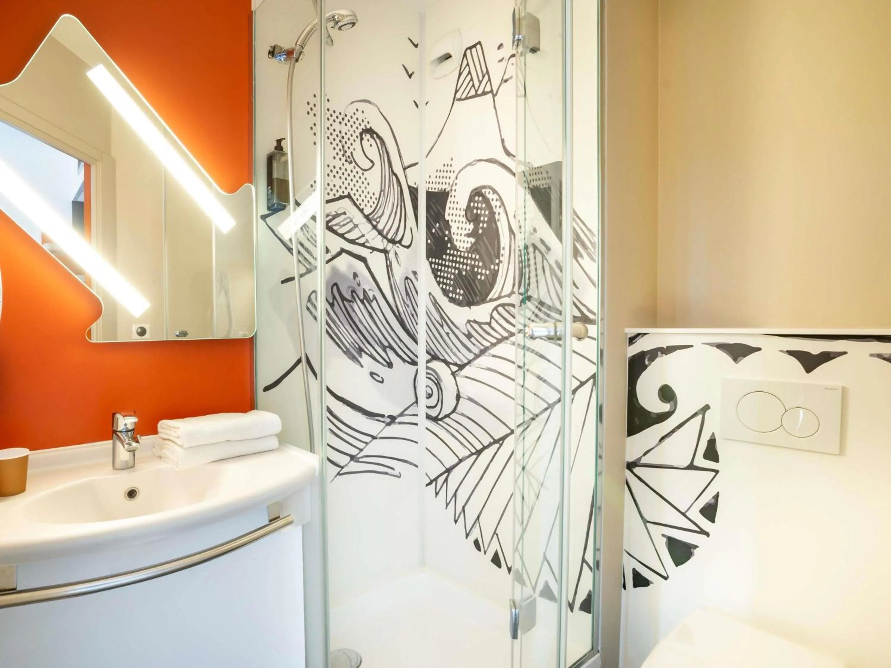 Bedroom, Bed in Ibis Budget Strasbourg Centre Gare