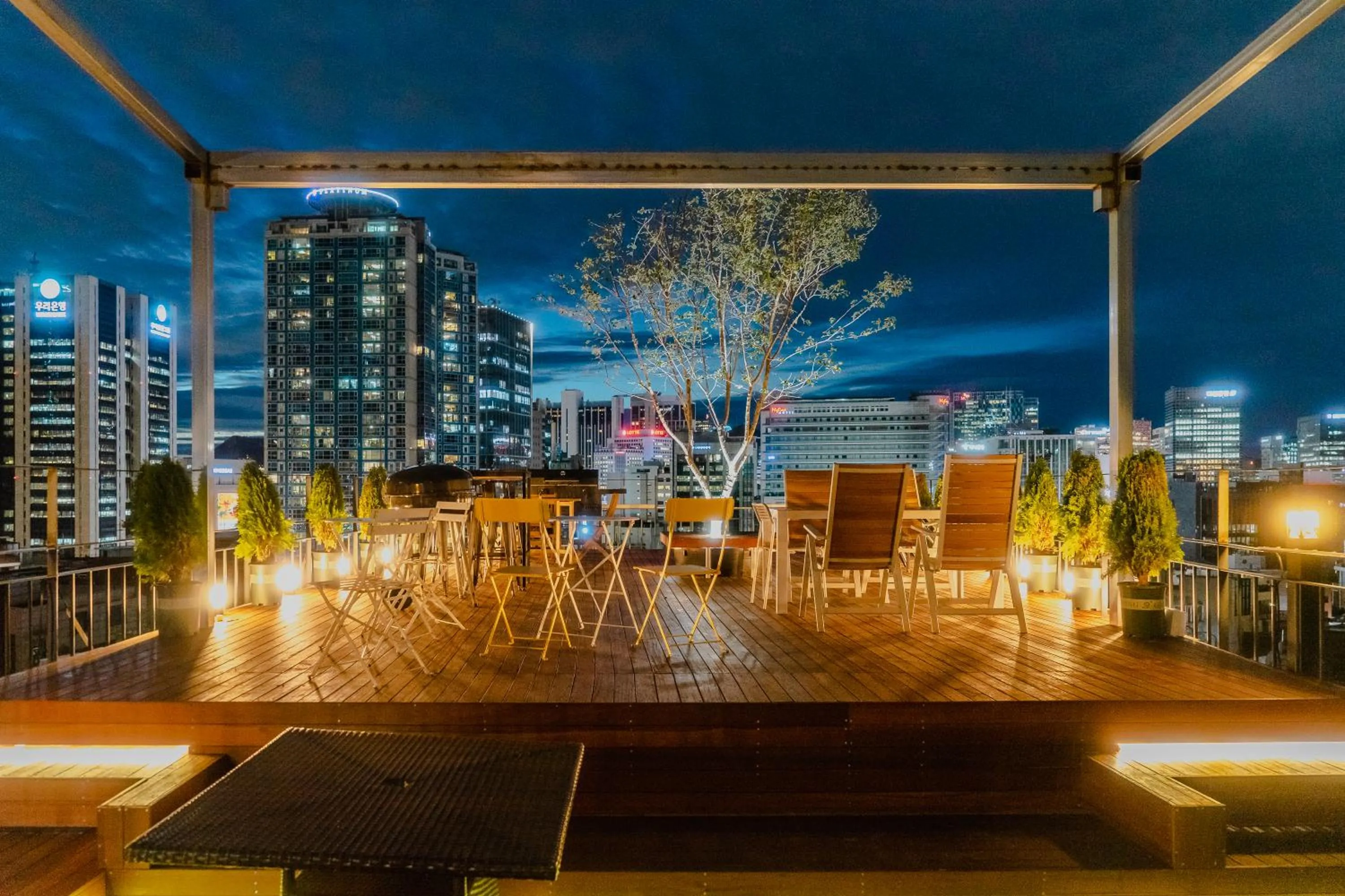 Myeongdong Artmonstay