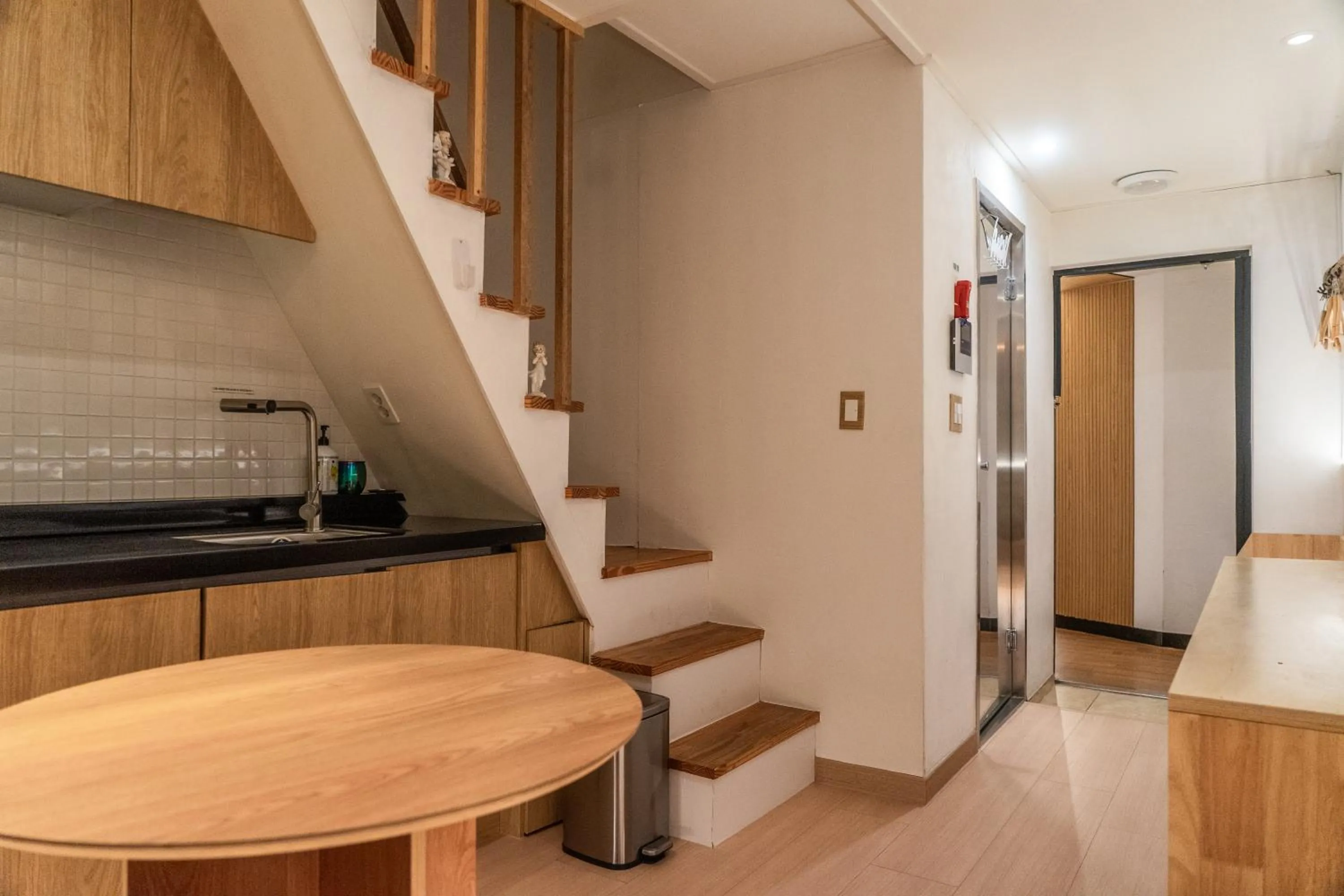 Myeongdong Artmonstay