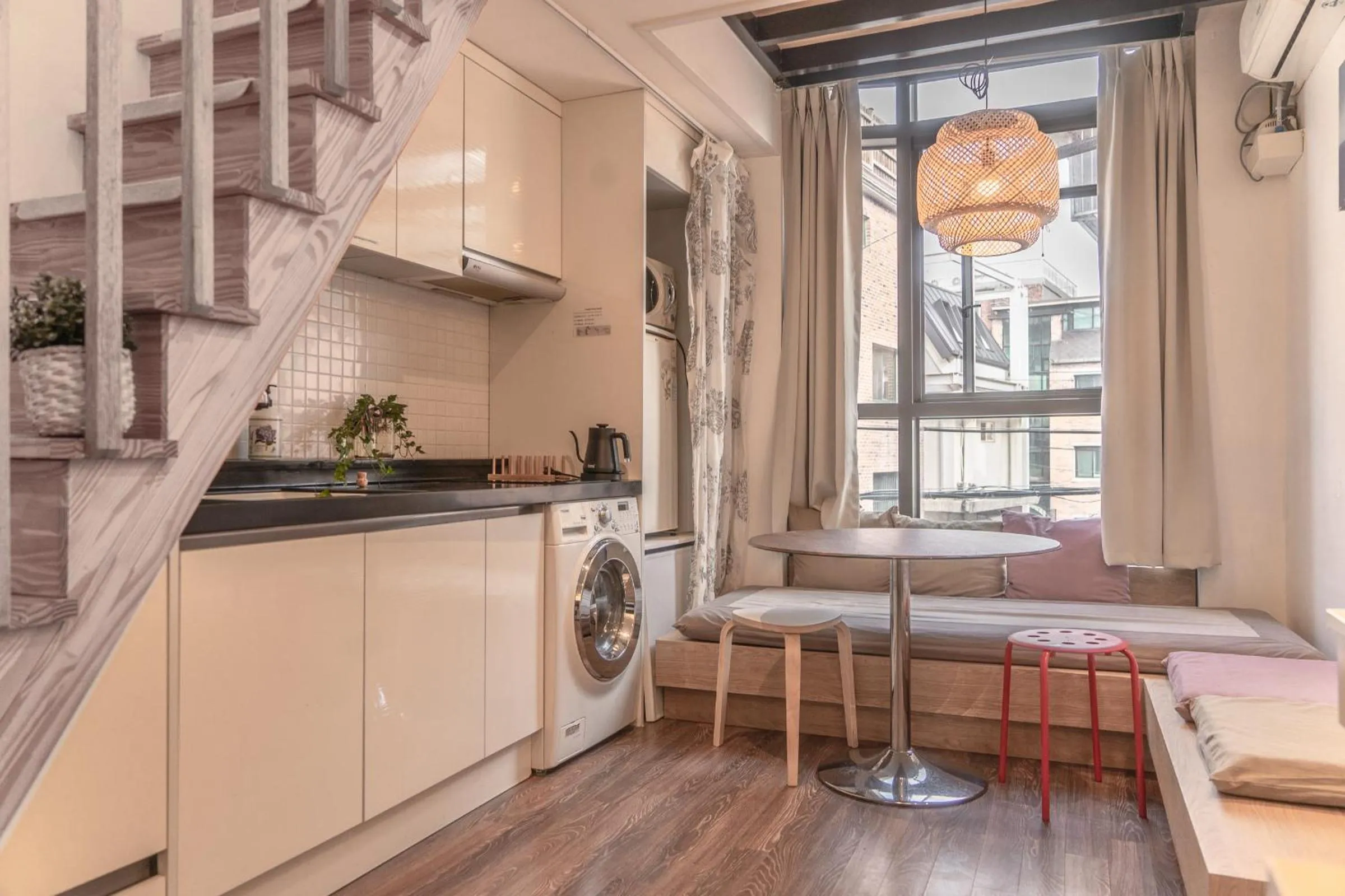 Myeongdong Artmonstay