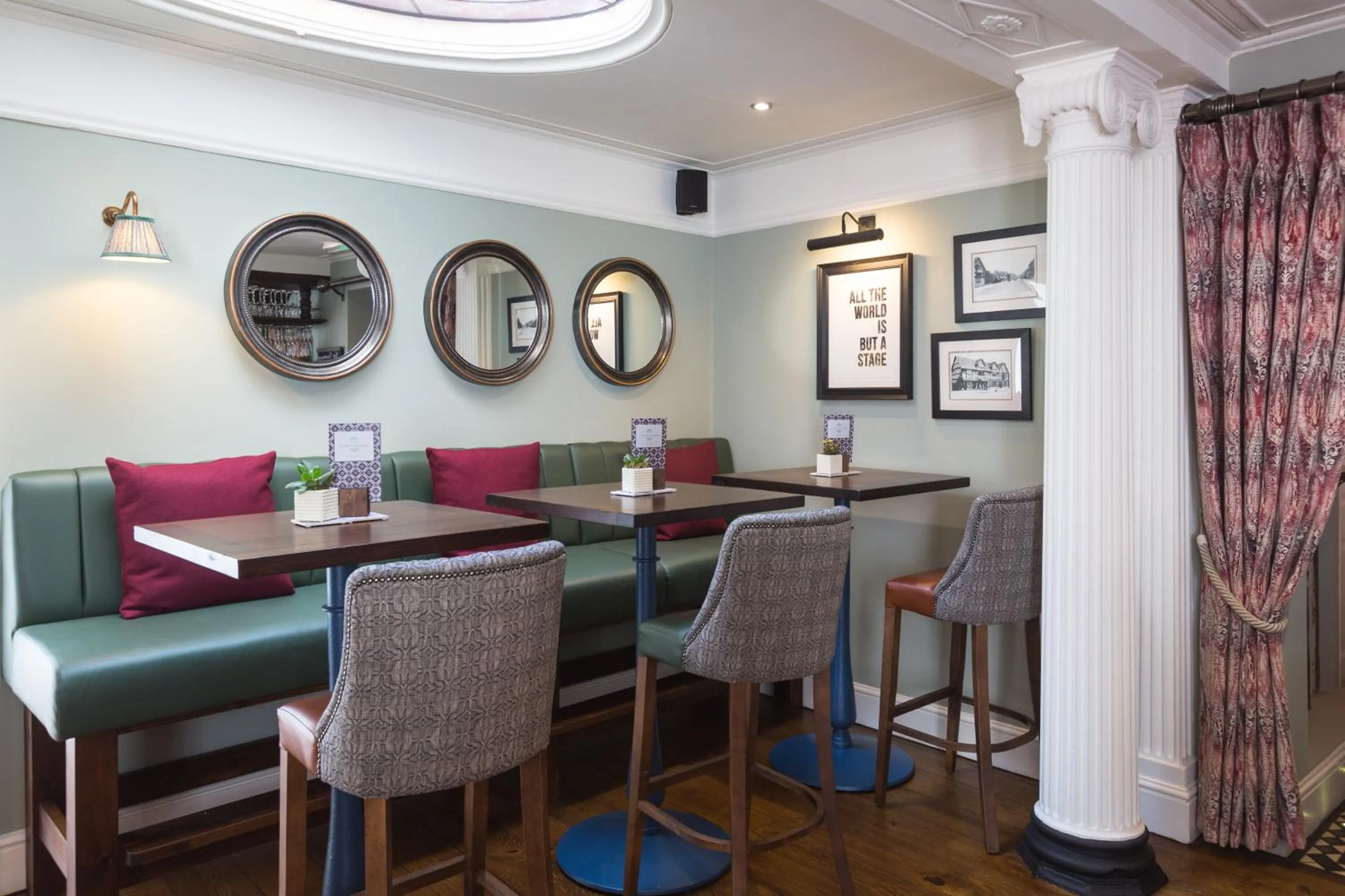 Lounge or bar in The Stratford Townhouse