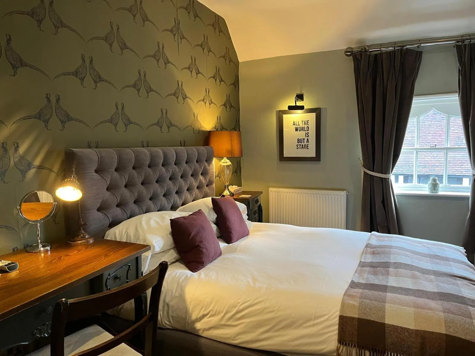 Photo of the whole room, Bed in The Stratford Townhouse