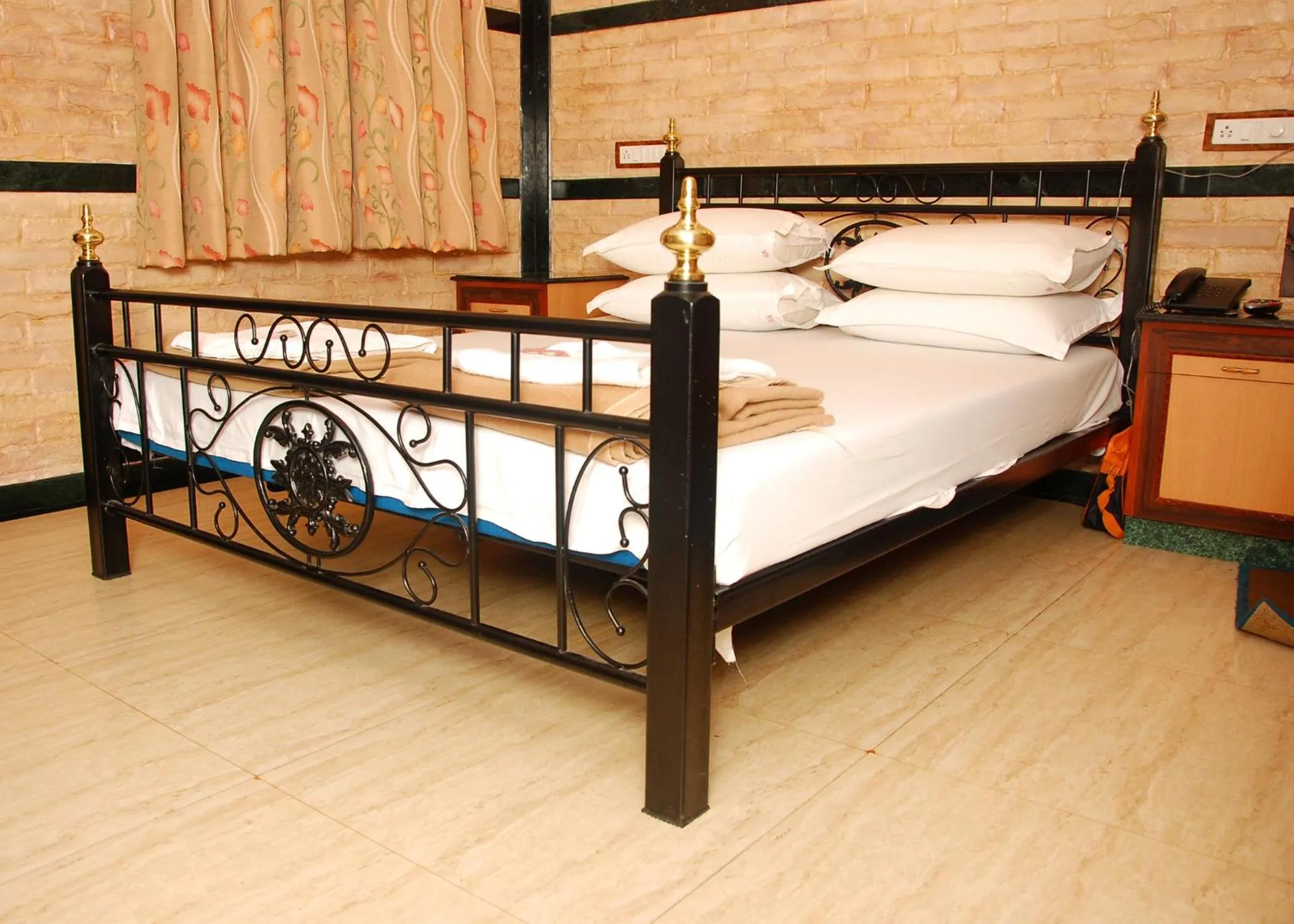 Bedroom, Bed in Hotel Hira