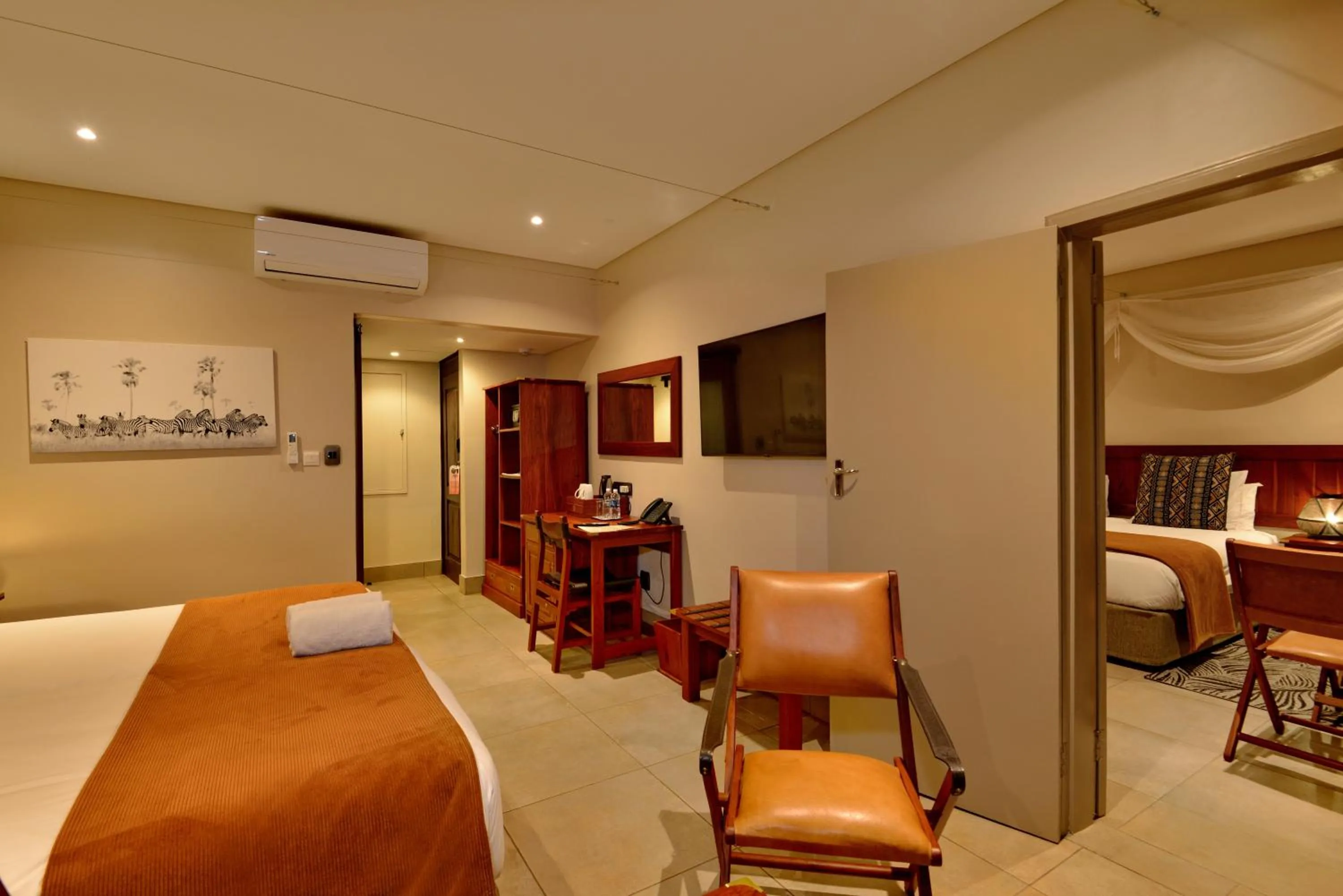 Bedroom, Bed in Hwange Safari Lodge