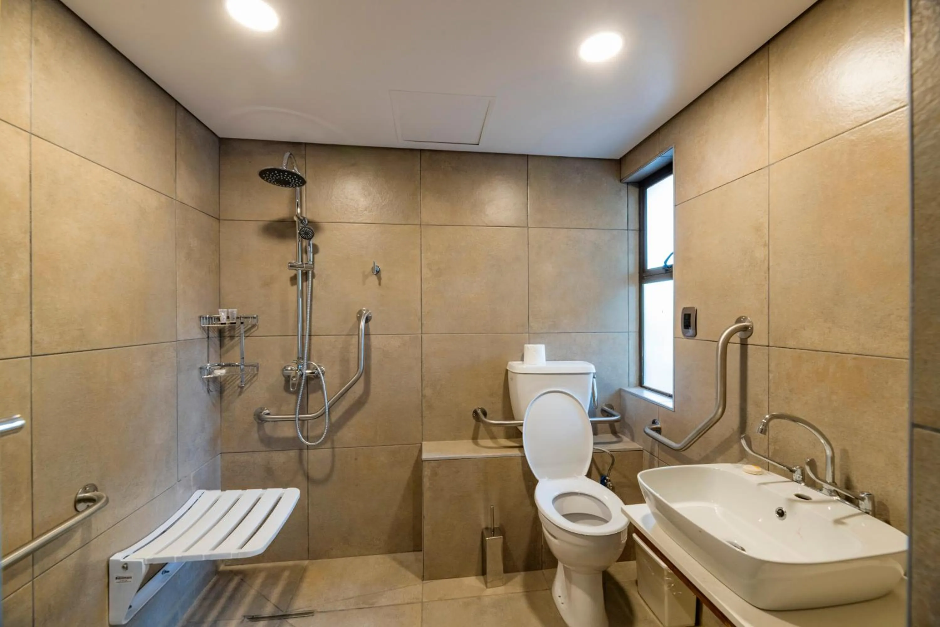 Bathroom in Hwange Safari Lodge