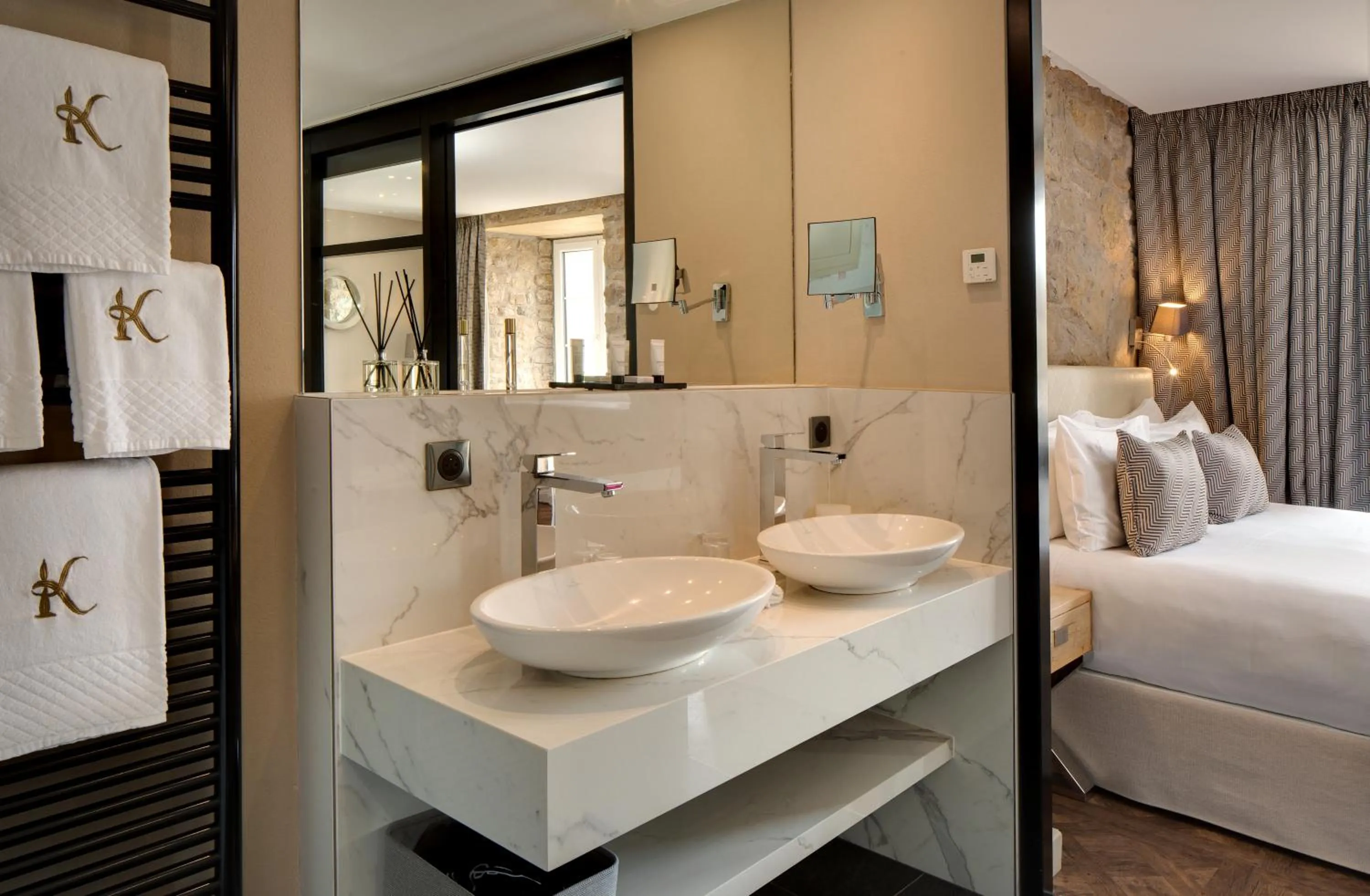 Bathroom, Bed in Domaine de la Klauss & Spa, Restaurant Gastronomique Le K