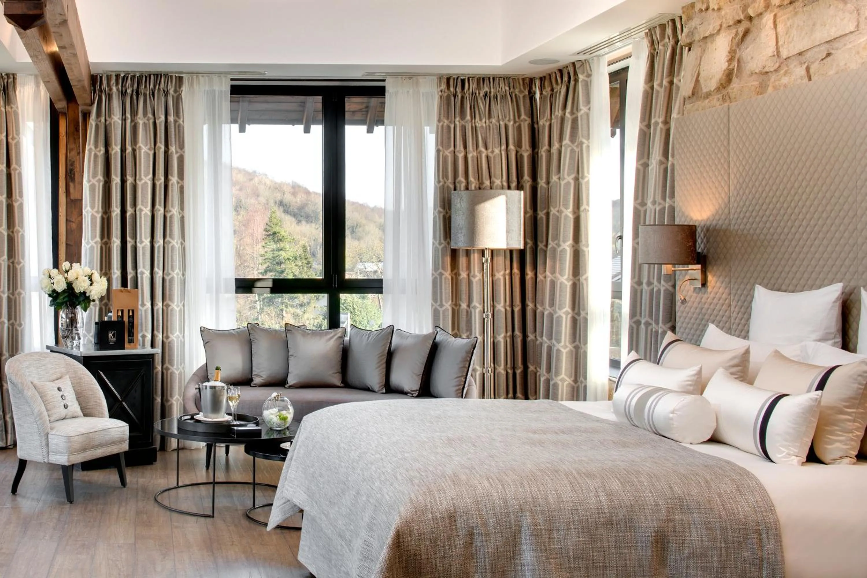 Photo of the whole room, Bed in Domaine de la Klauss & Spa, Restaurant Gastronomique Le K