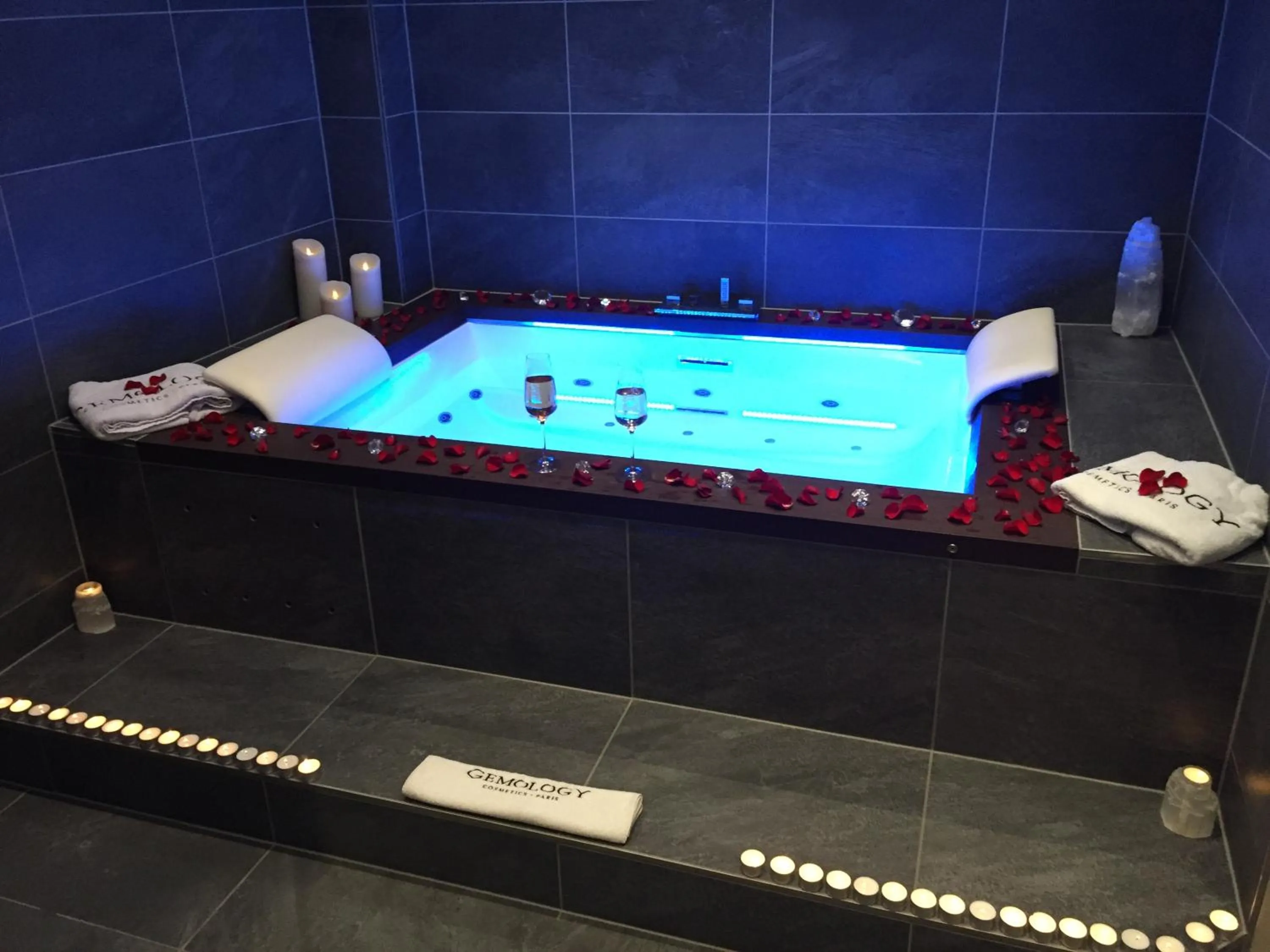 Hot Tub in Domaine de la Klauss & Spa, Restaurant Gastronomique Le K