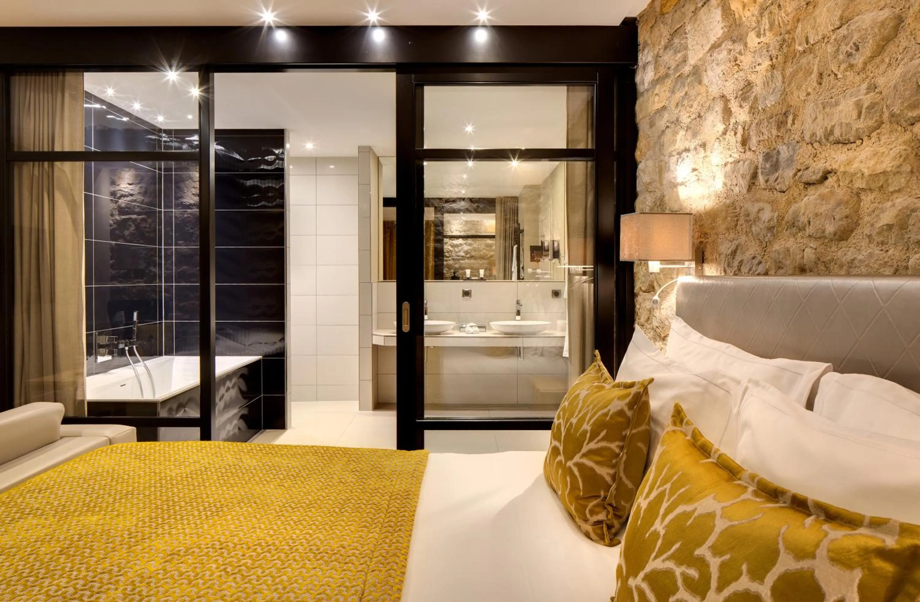 Photo of the whole room, Bed in Domaine de la Klauss & Spa, Restaurant Gastronomique Le K