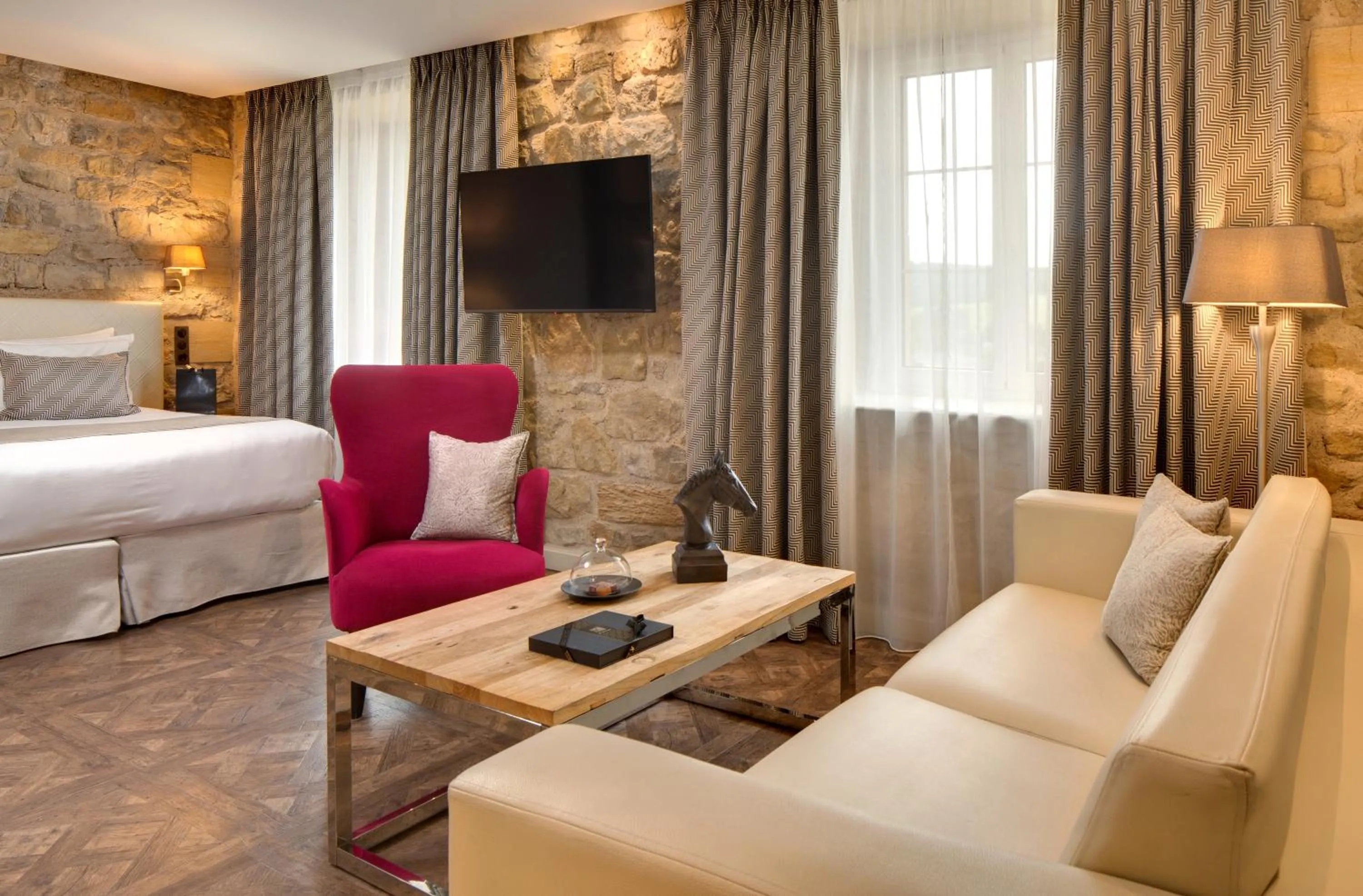 Seating area, Bed in Domaine de la Klauss & Spa, Restaurant Gastronomique Le K