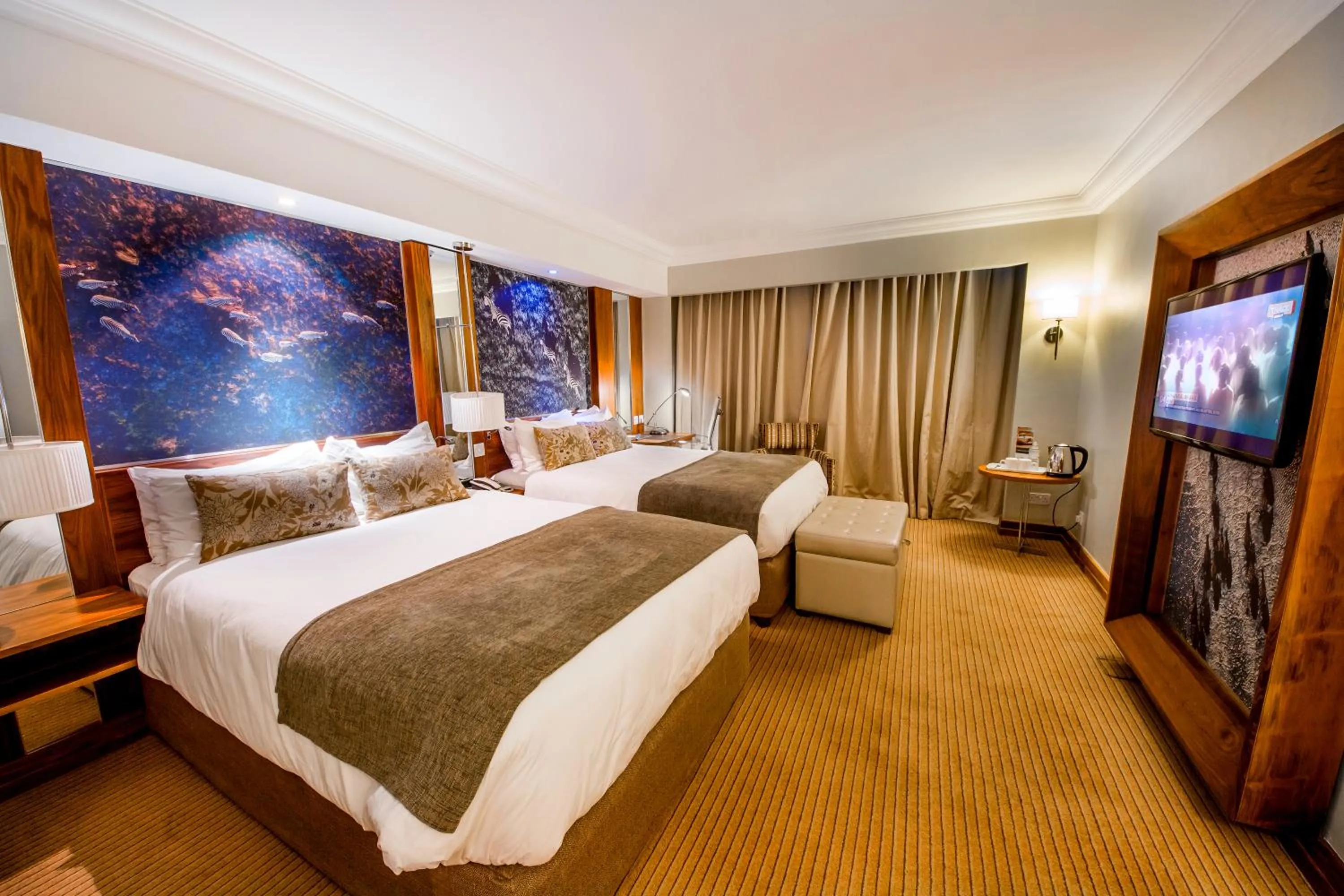 Photo of the whole room in Monomotapa