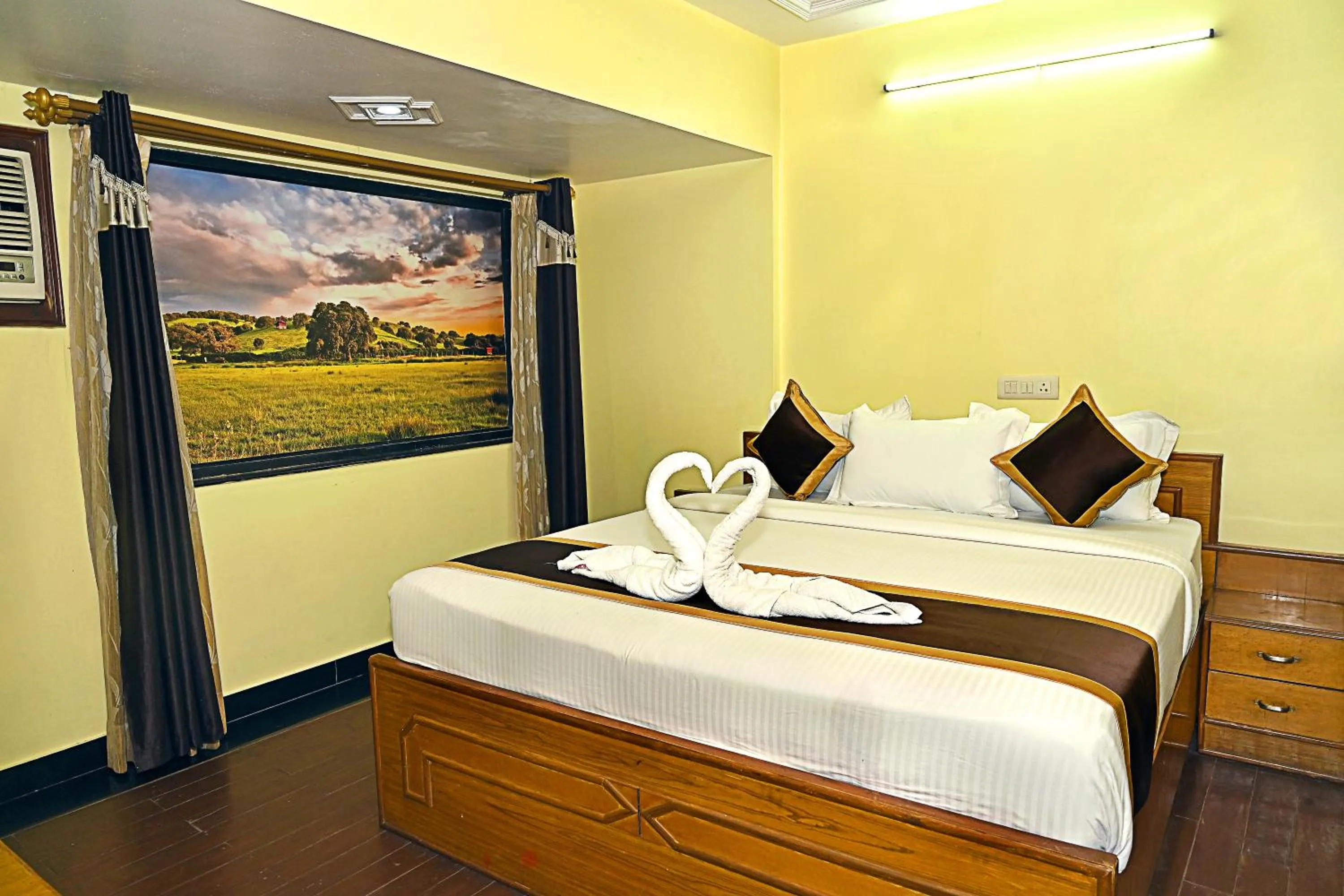 Bed in Hotel Rajhans International