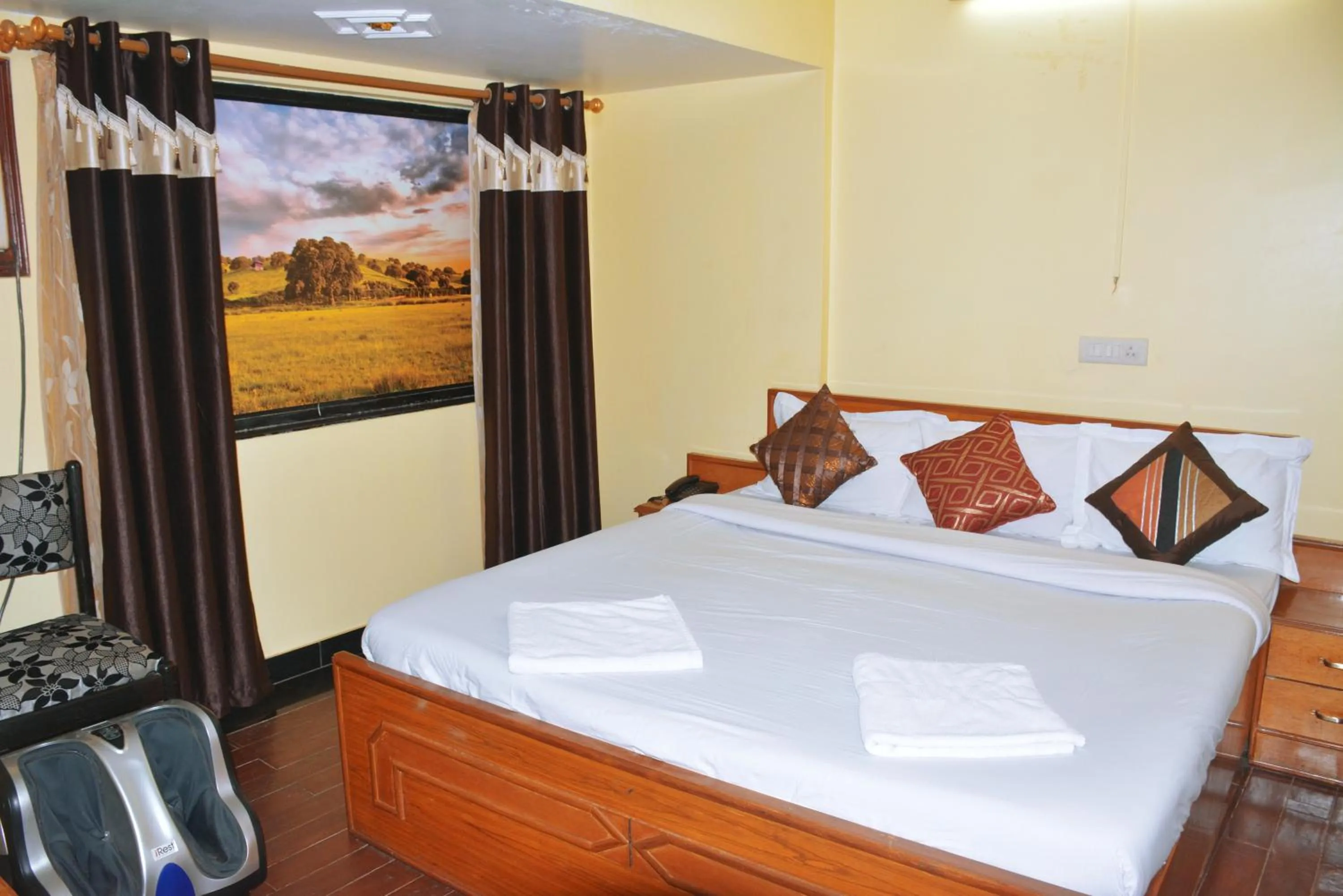 Bedroom in Hotel Rajhans International