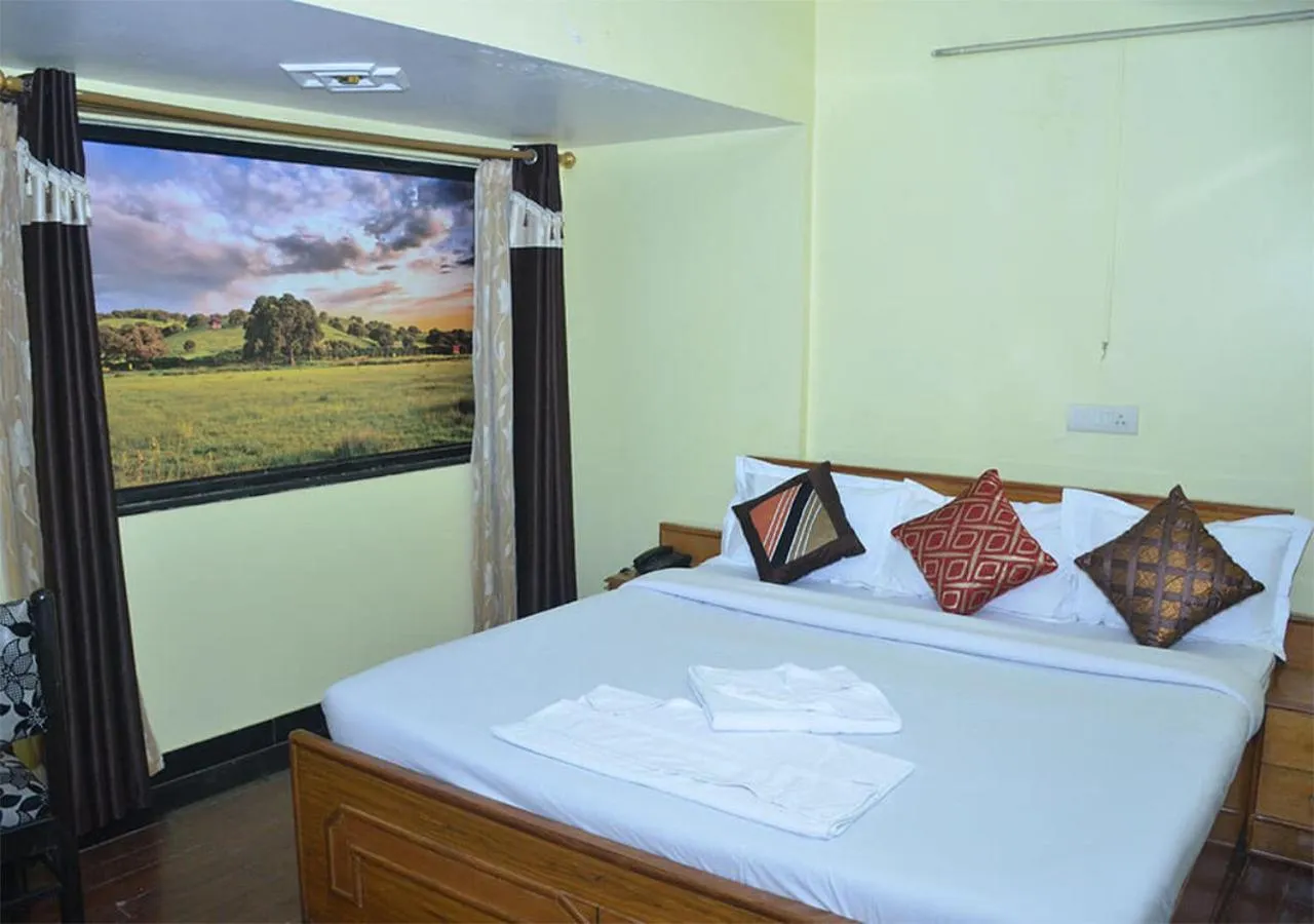 Bed in Hotel Rajhans International