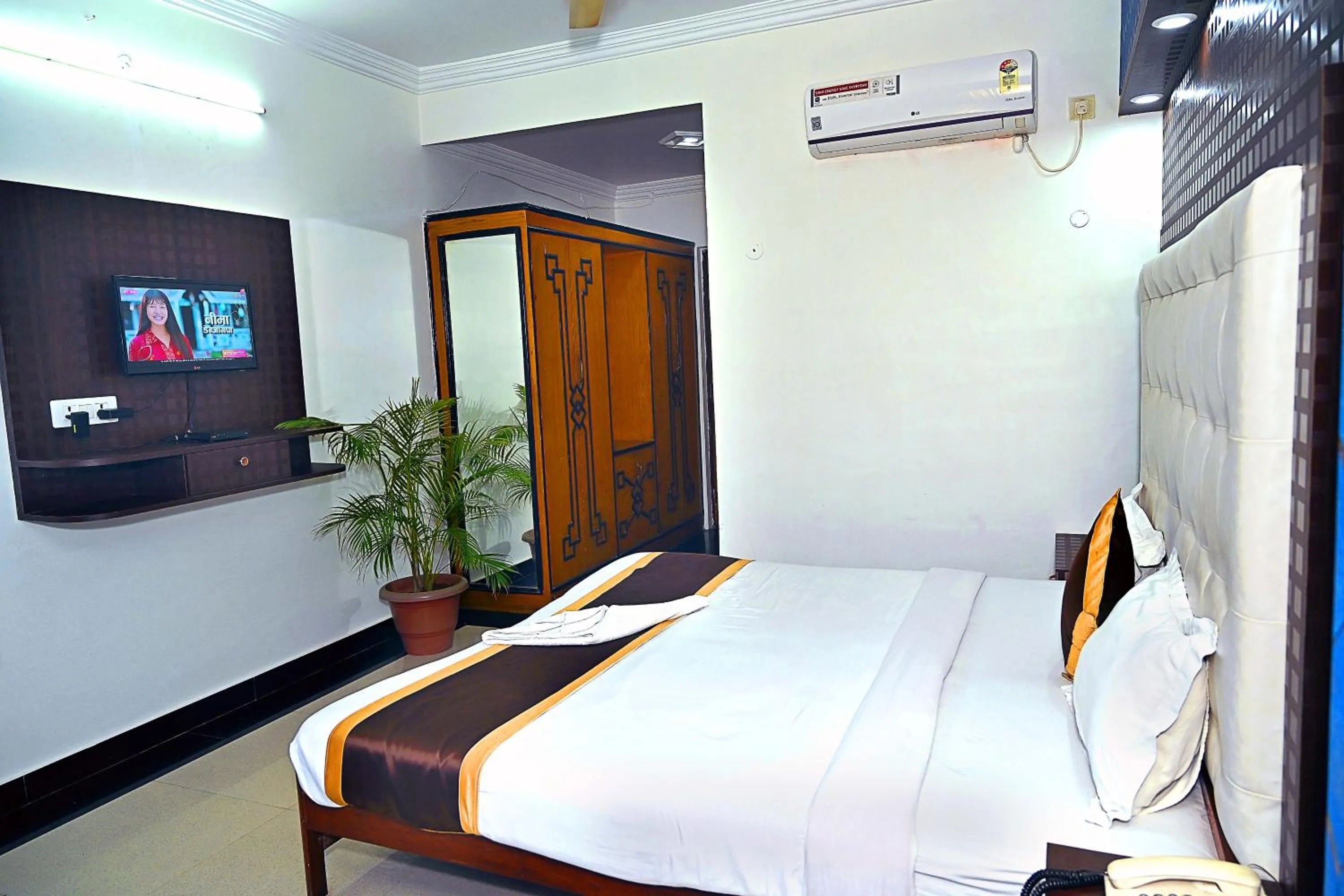 Bedroom in Hotel Rajhans International