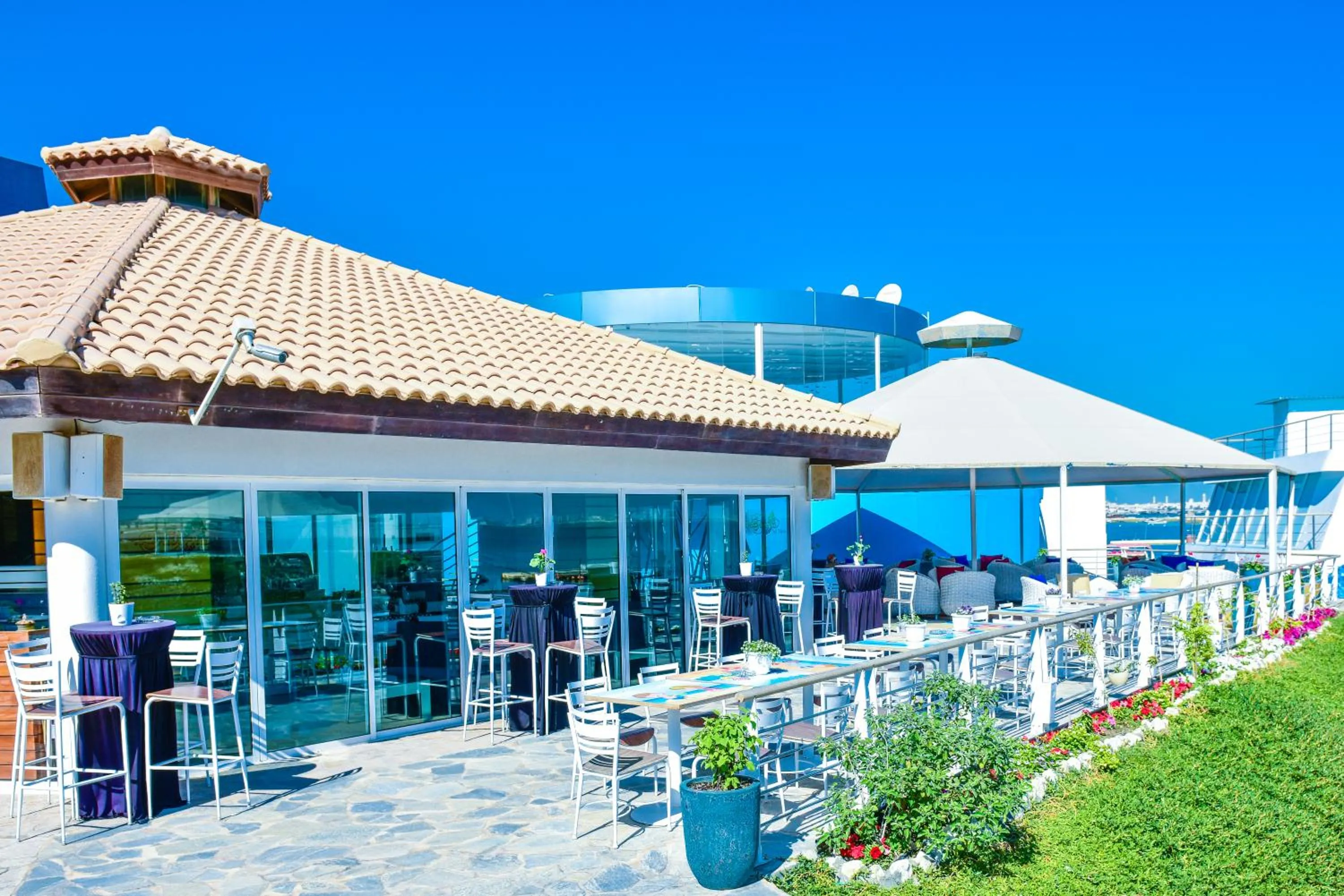 Restaurant/places to eat in C Hotel