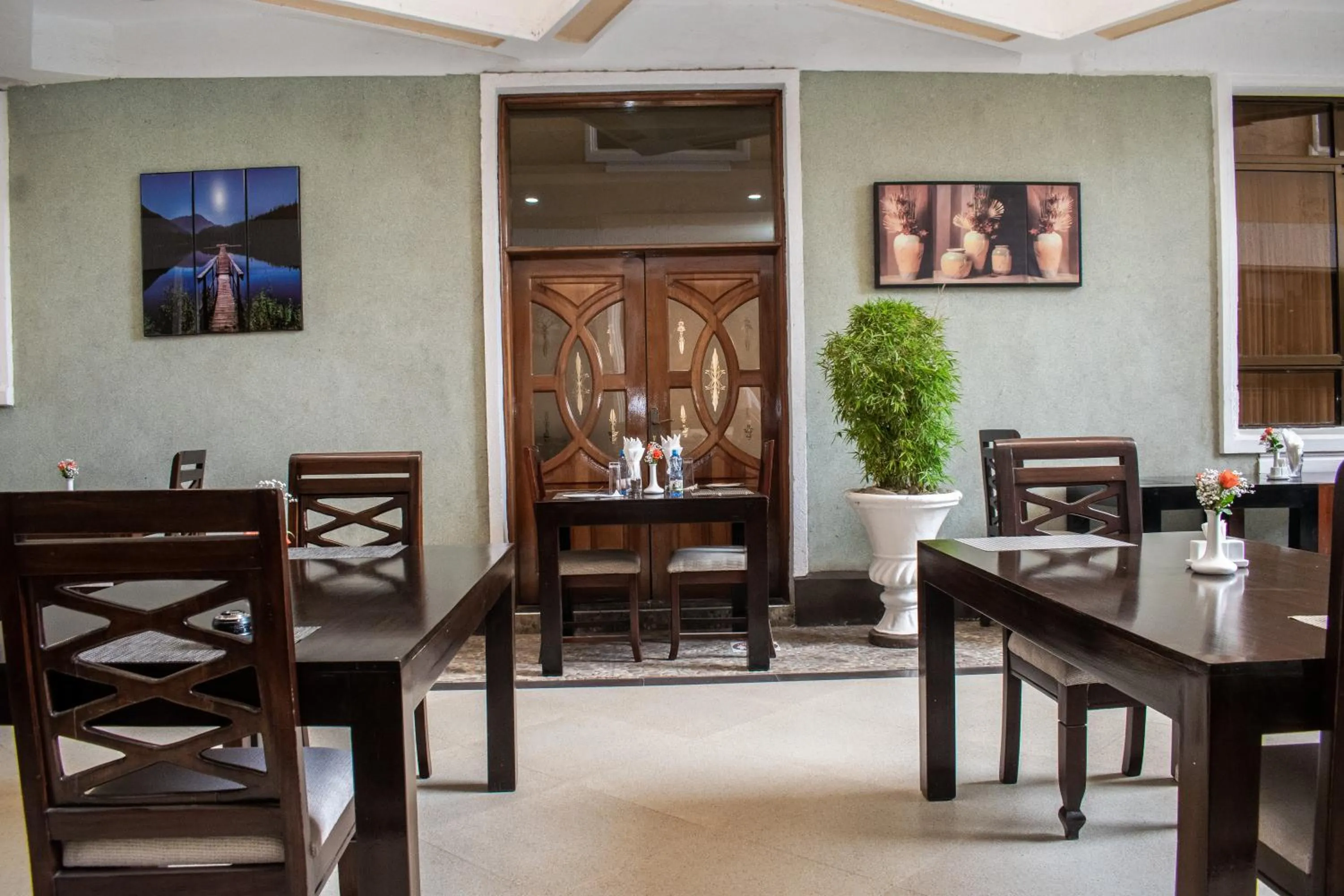 Restaurant/places to eat in Astorian Grand Hotel Naivasha