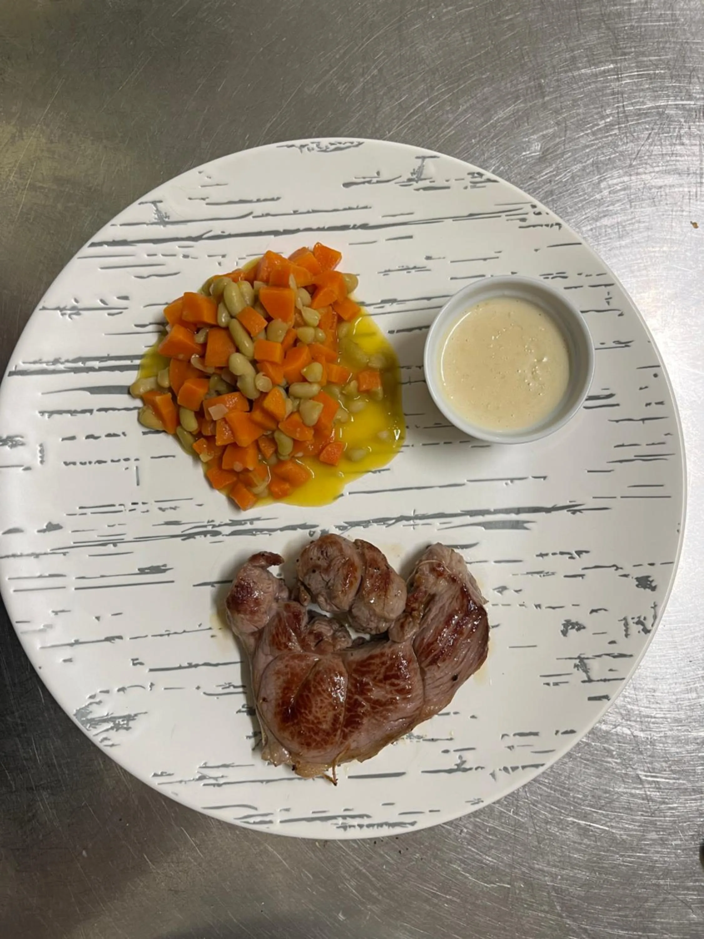 Restaurant/places to eat in Château Lou Cante Perdrix