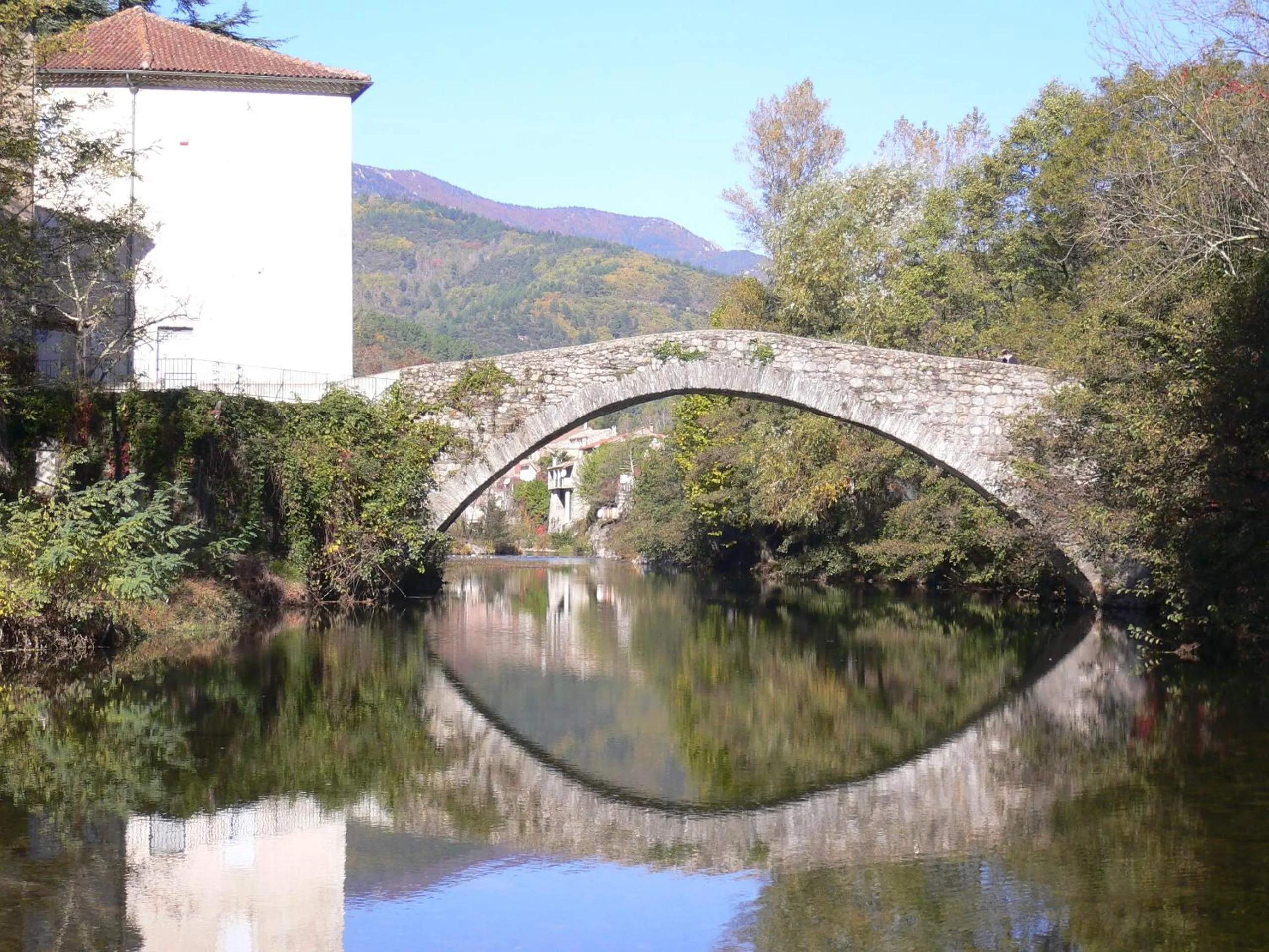 Hiking in Château Lou Cante Perdrix