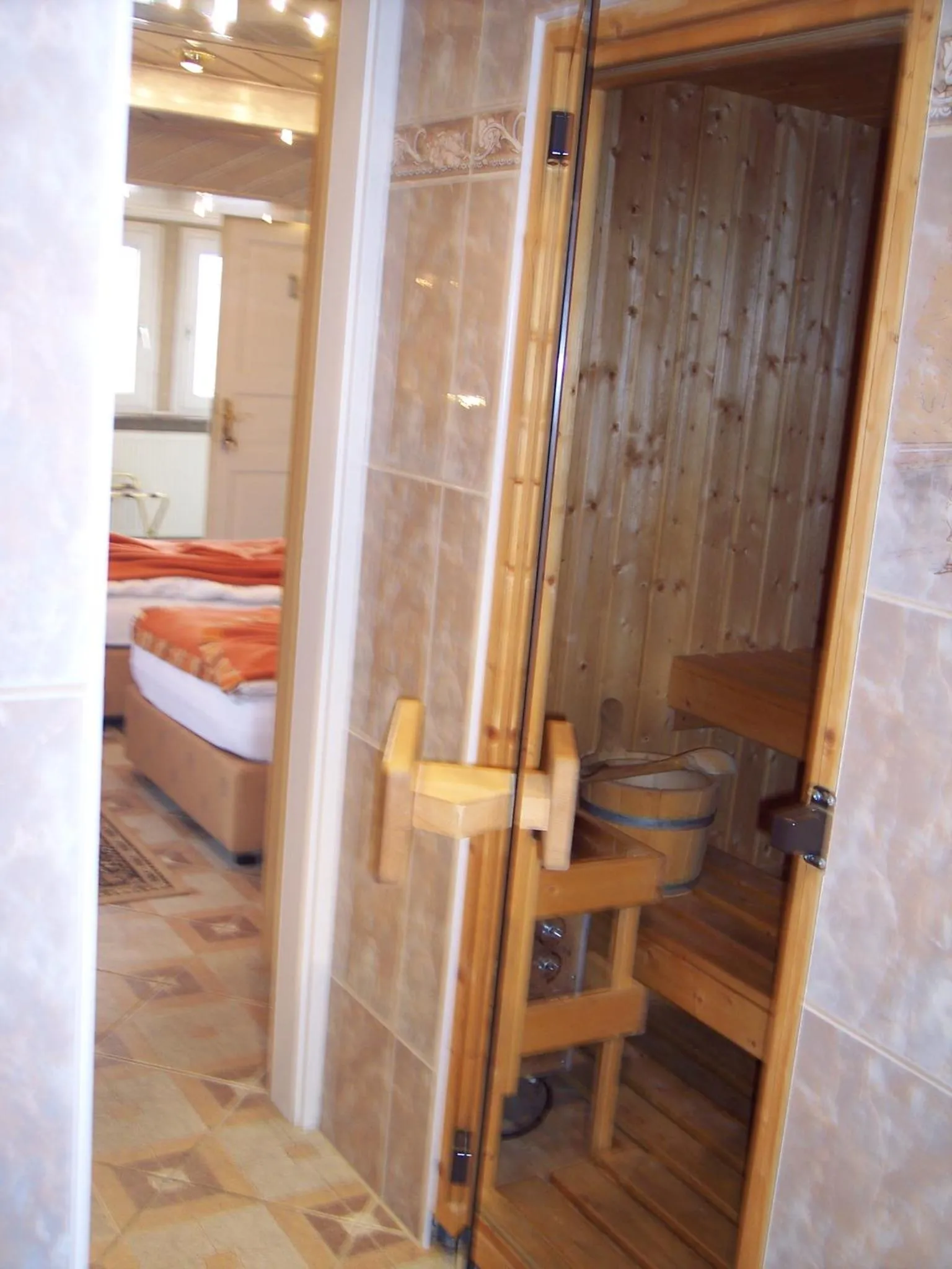 Day, Bed in Hotel Tenne