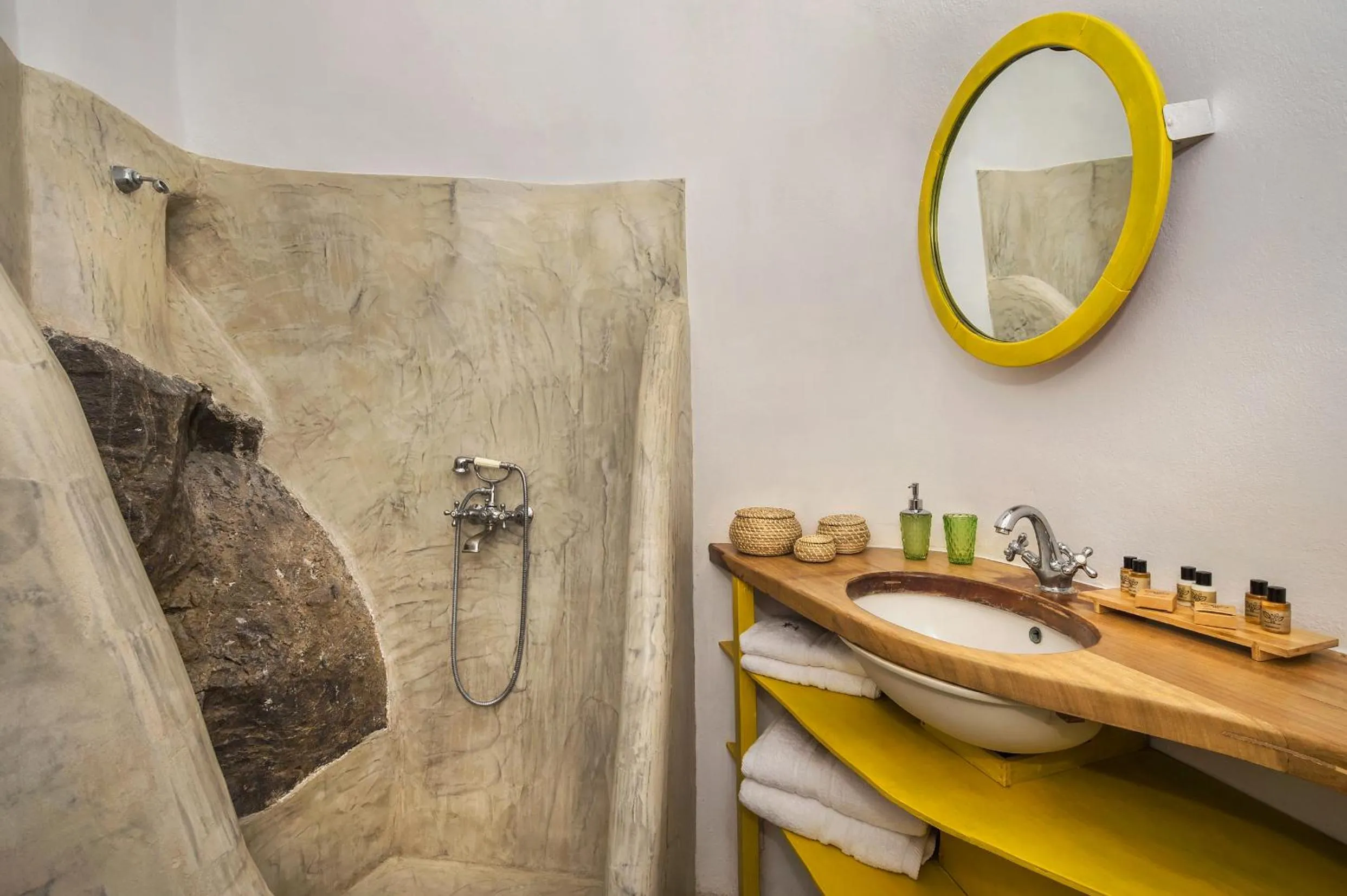 Bathroom in Old Vourvoulos Houses