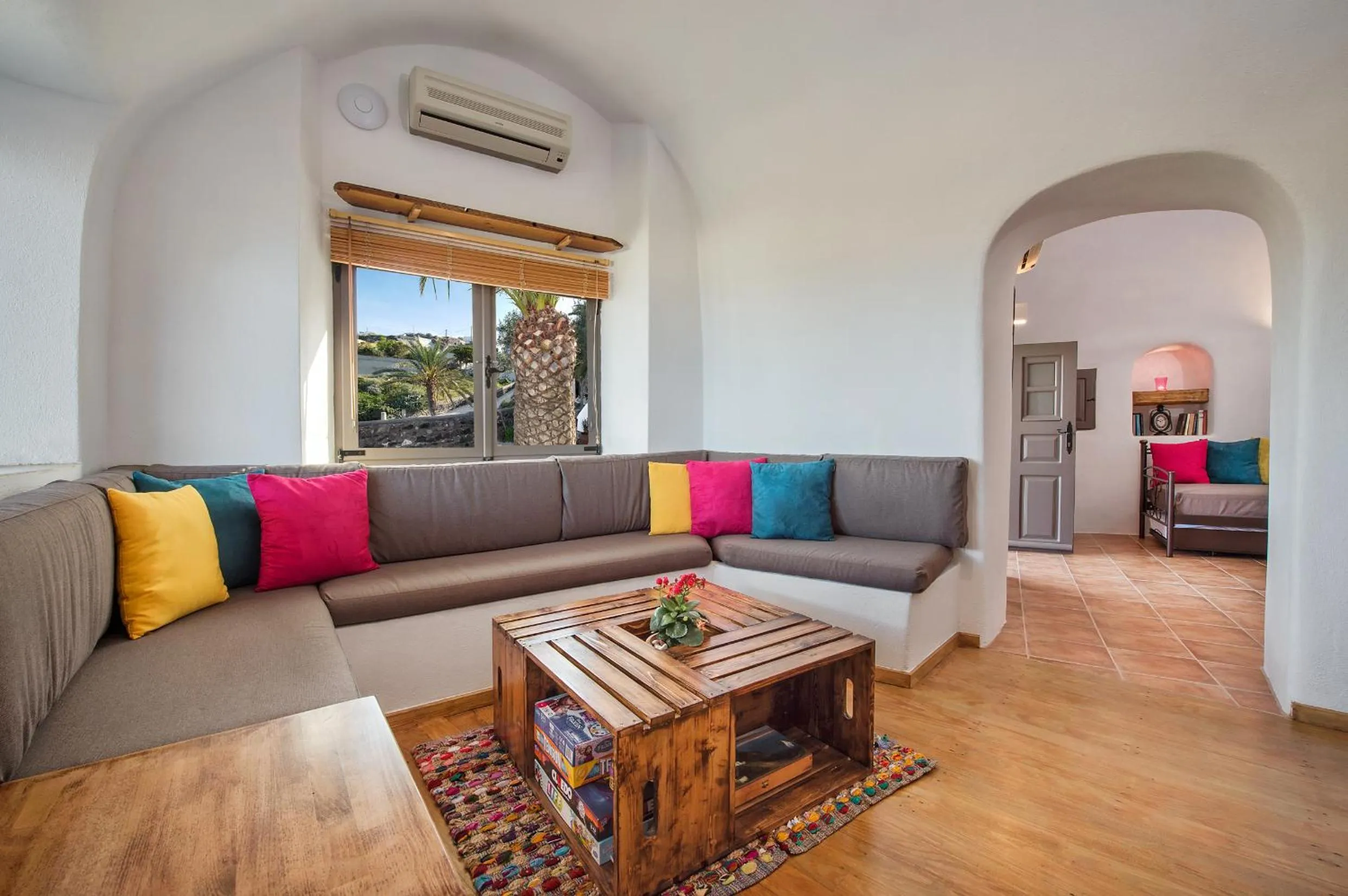 Living room in Old Vourvoulos Houses