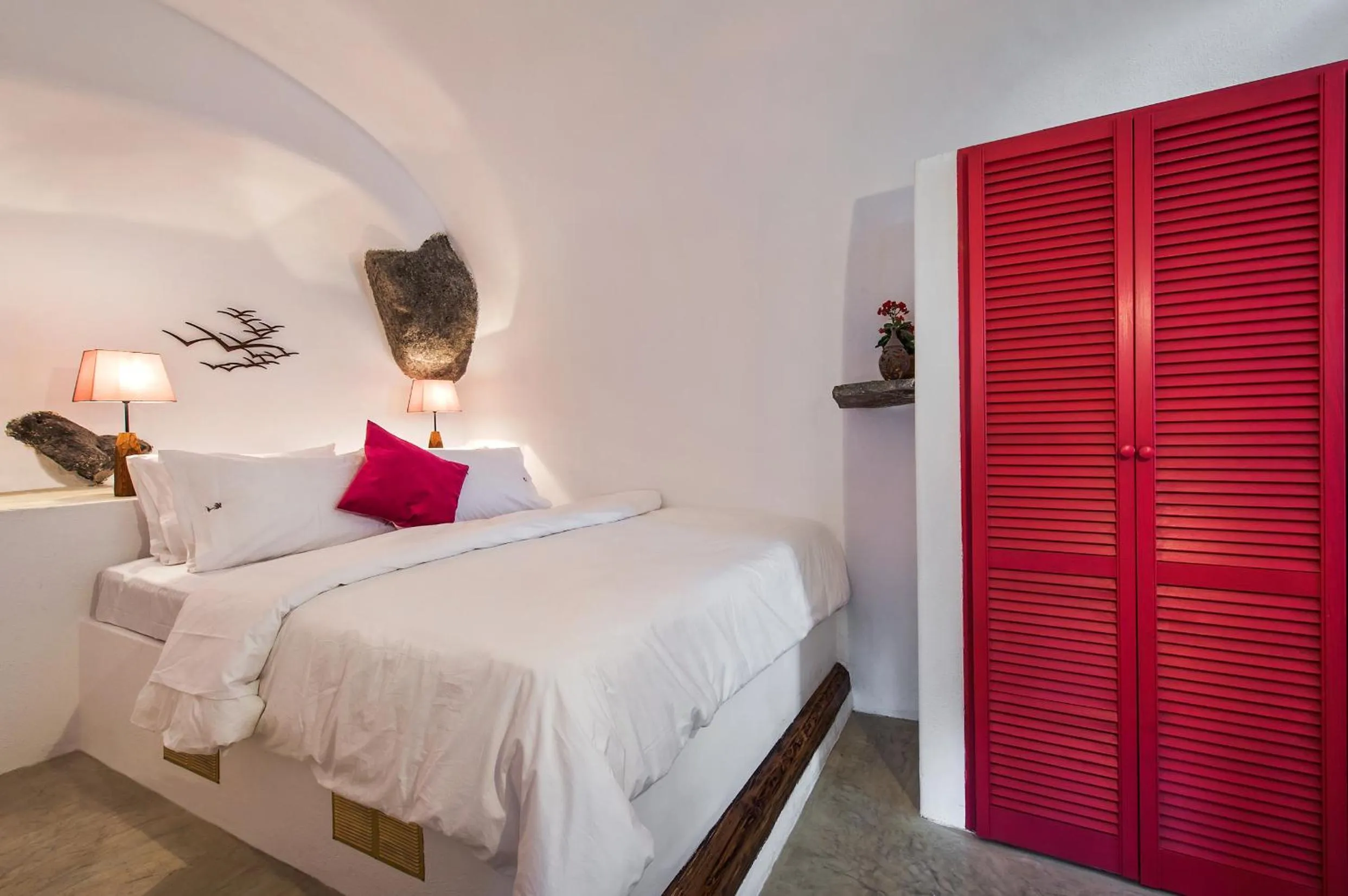 Bedroom, Bed in Old Vourvoulos Houses