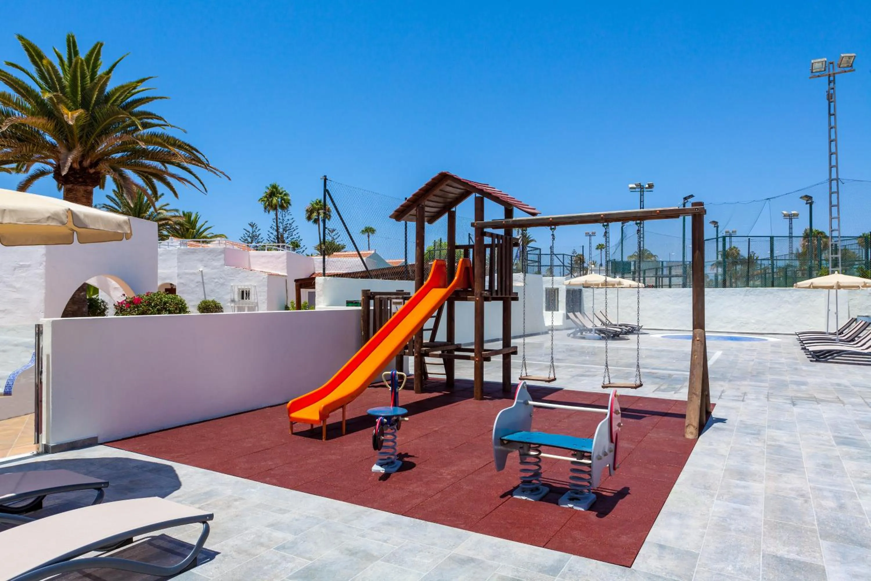 Communal lounge/ TV room in Sol Barbacan