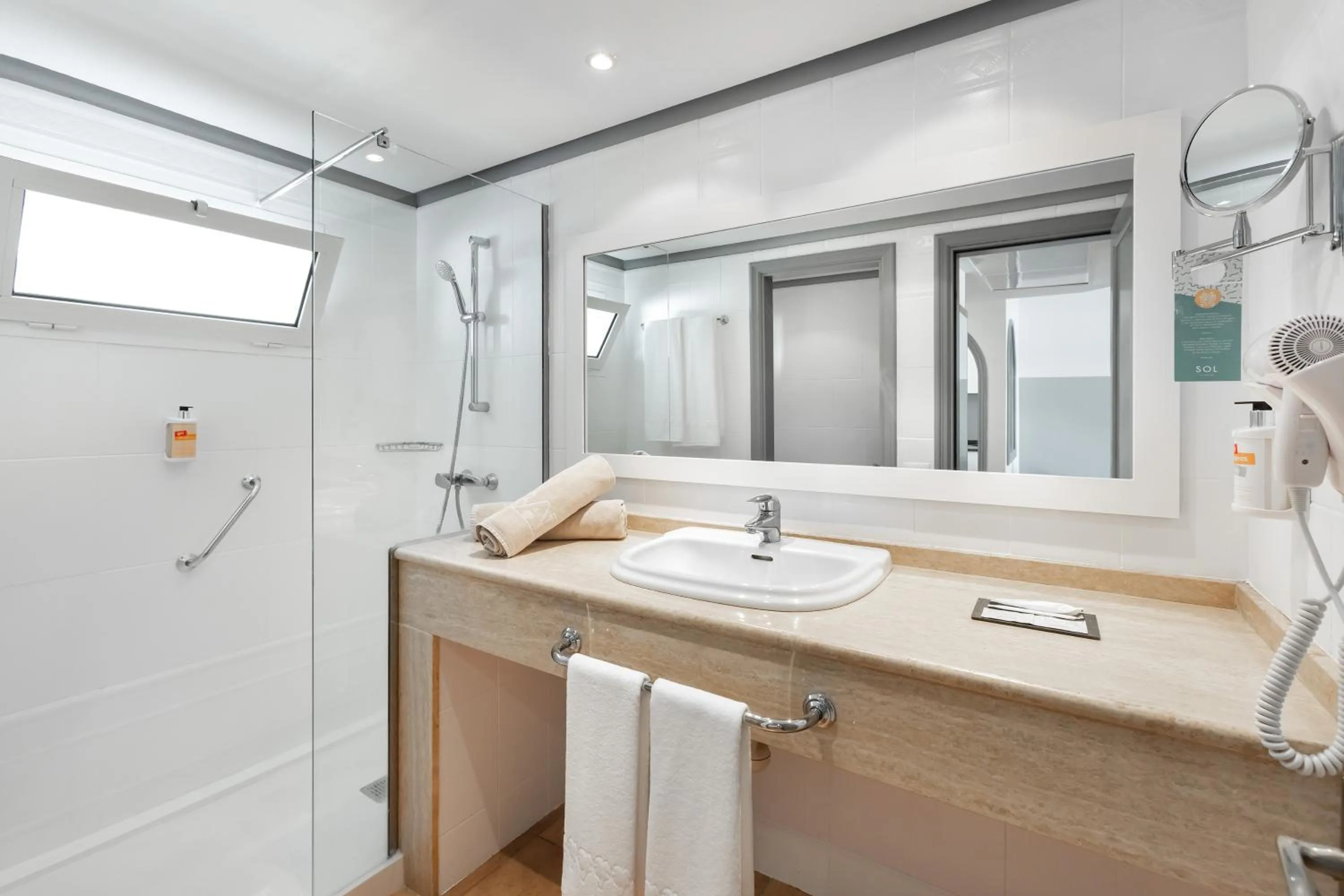 Shower in Sol Barbacan