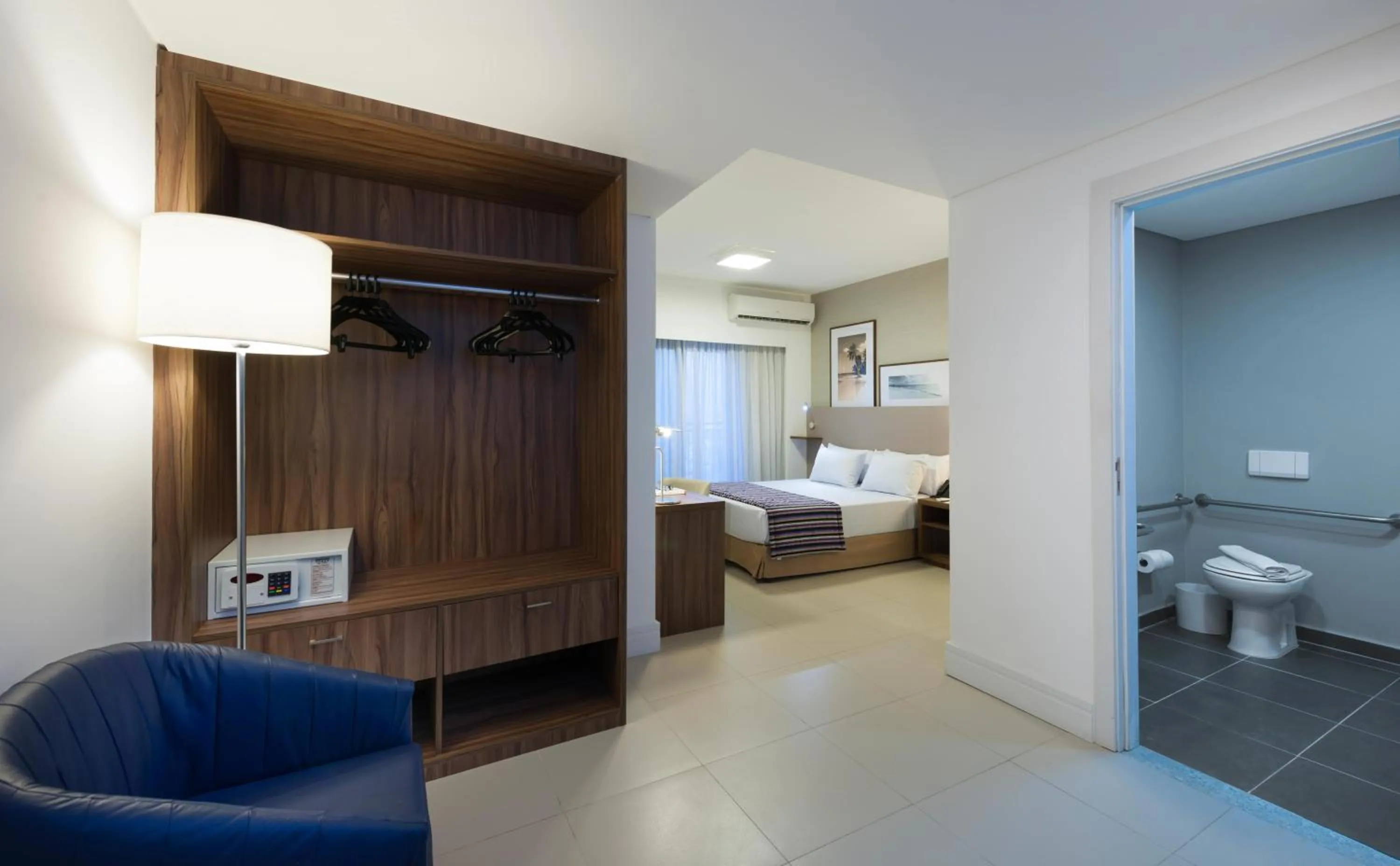 Toilet, Bed in Matiz Multi Suites