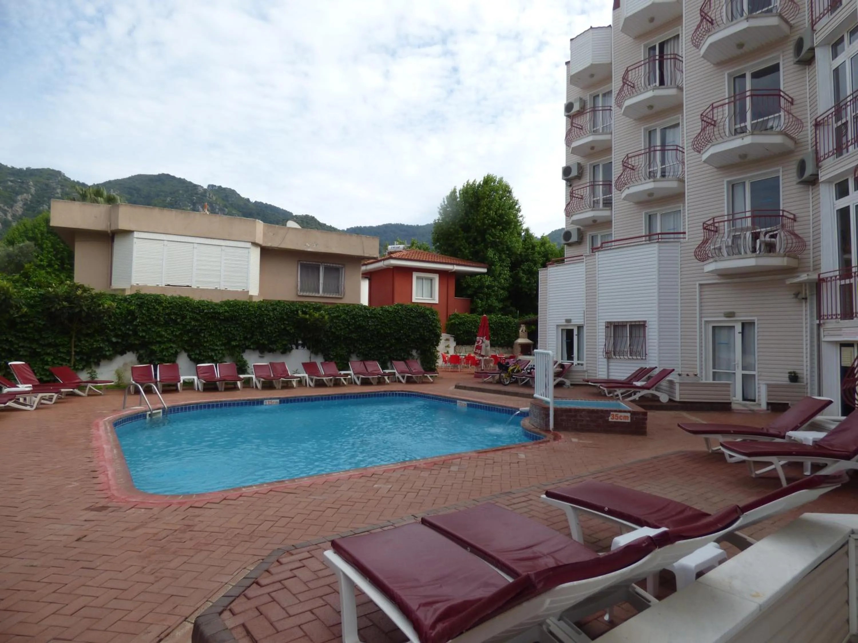 Swimming pool in Avlu 4