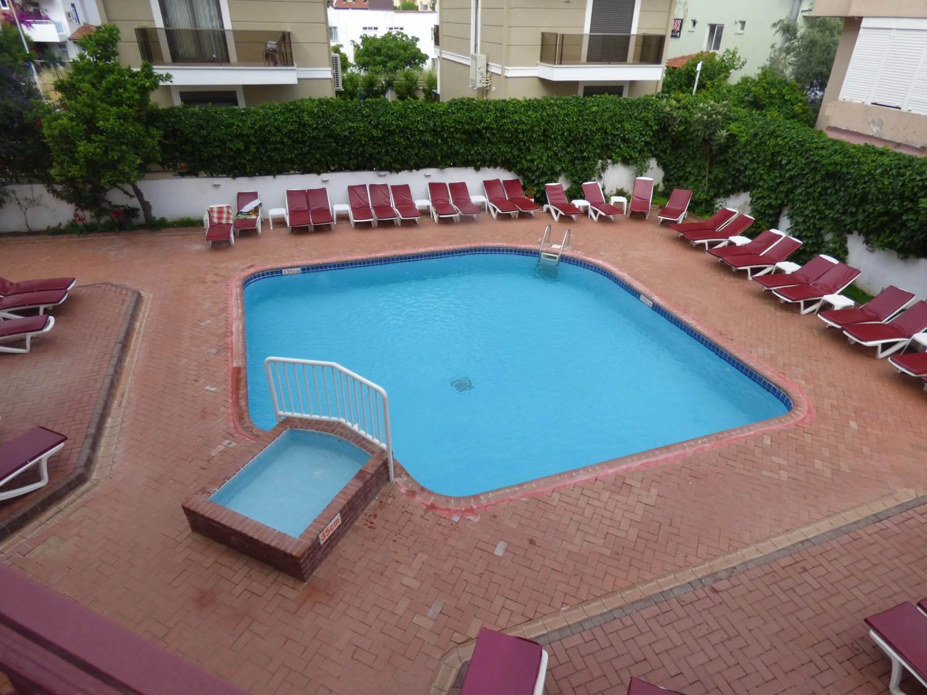 Swimming pool in Avlu 4