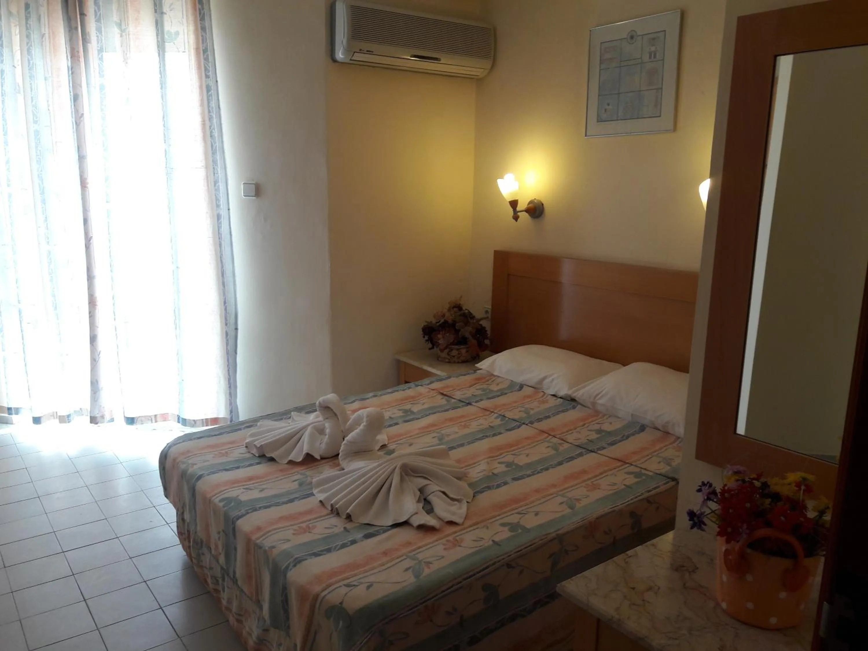 Photo of the whole room, Bed in Avlu 4