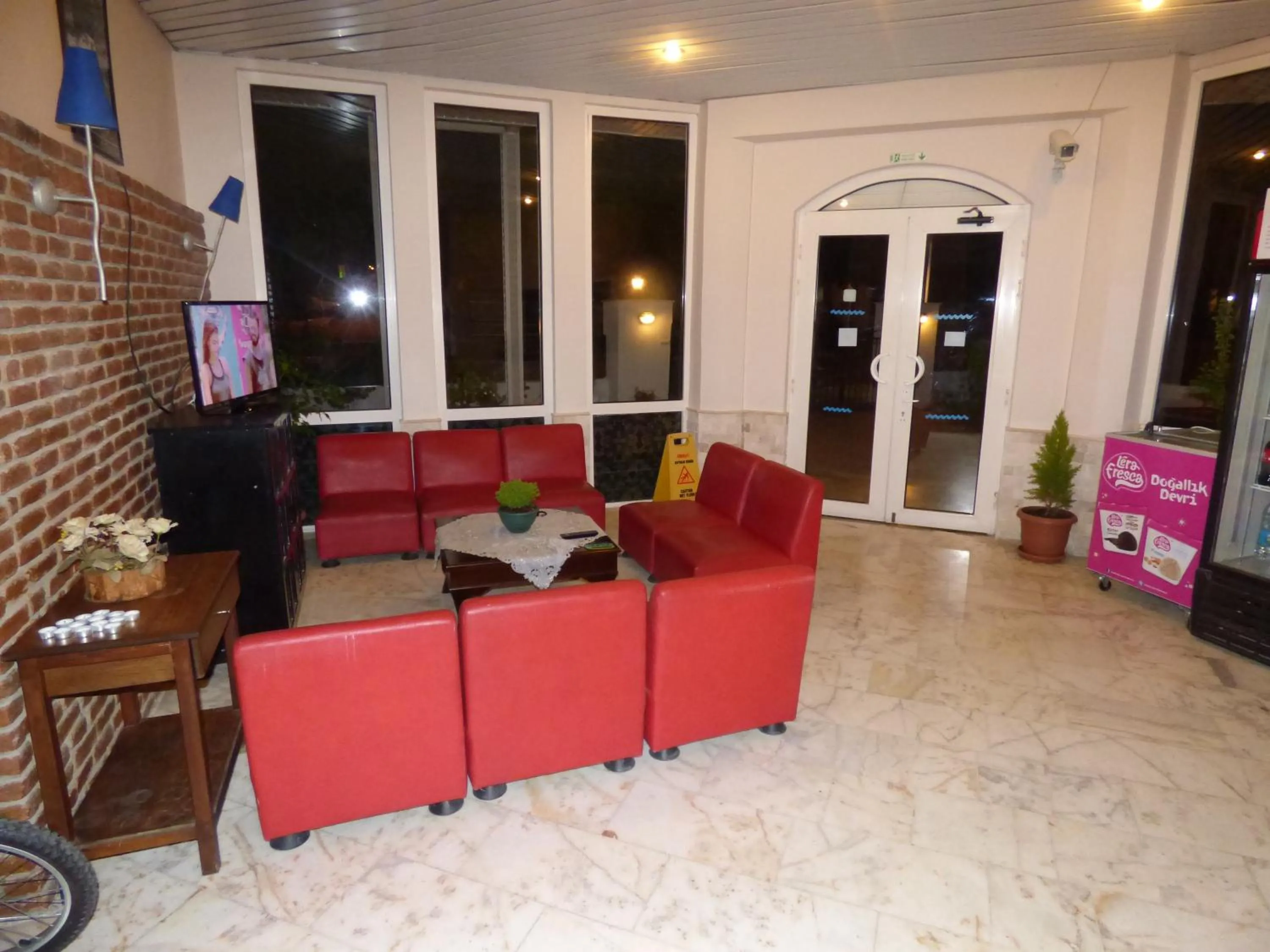 Communal lounge/ TV room in Avlu 4