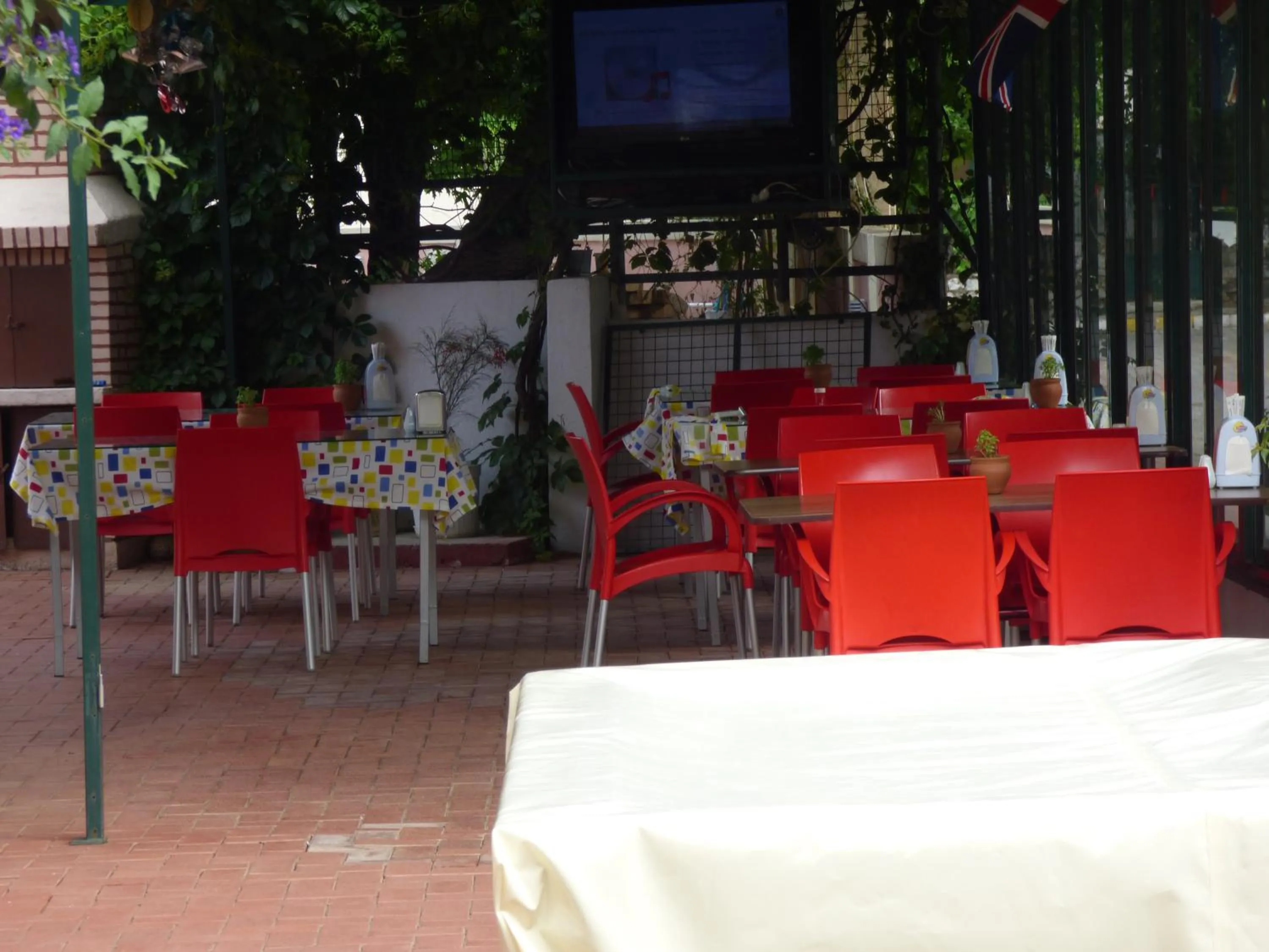 Restaurant/places to eat in Avlu 4