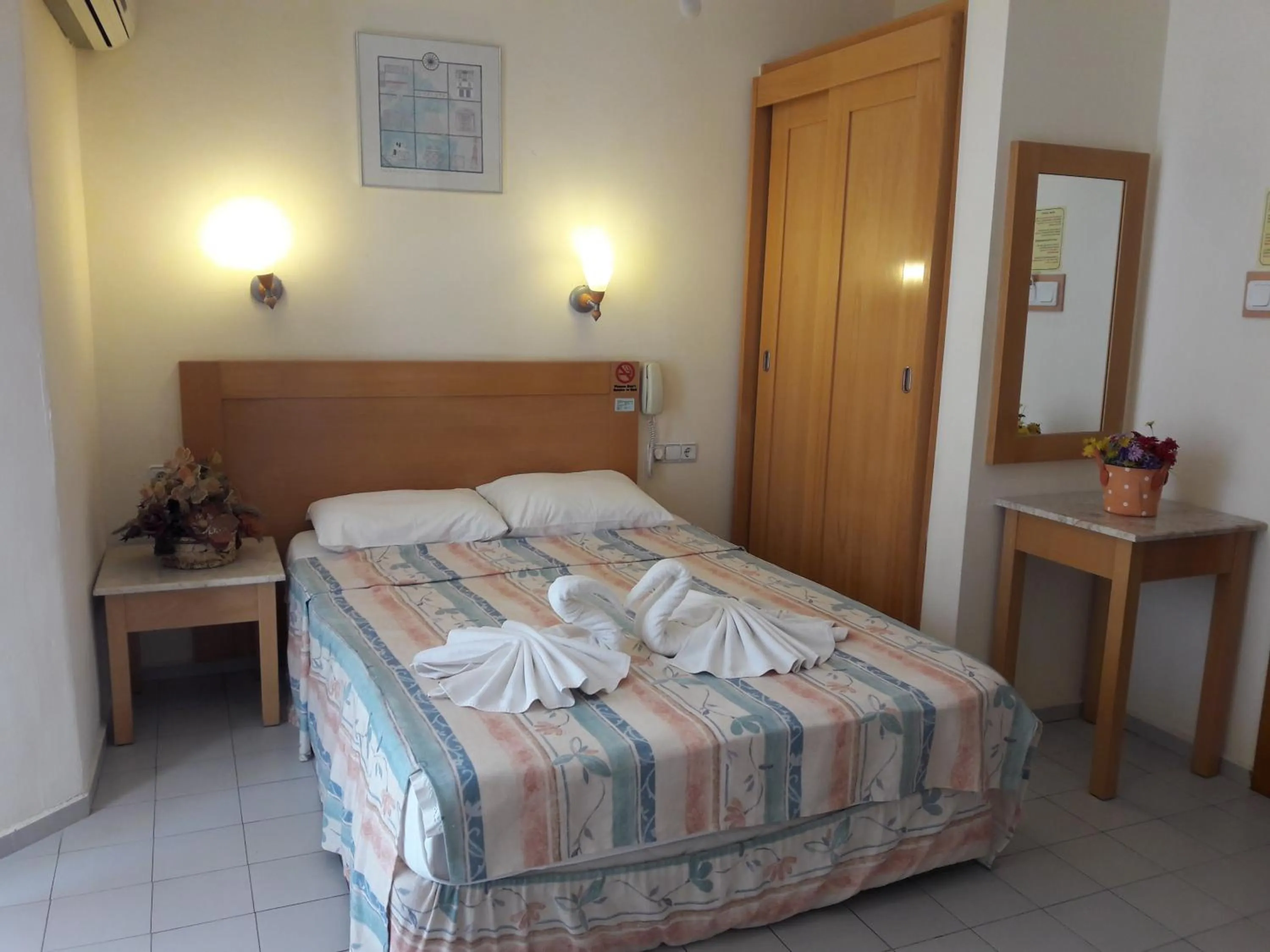 Photo of the whole room, Bed in Avlu 4