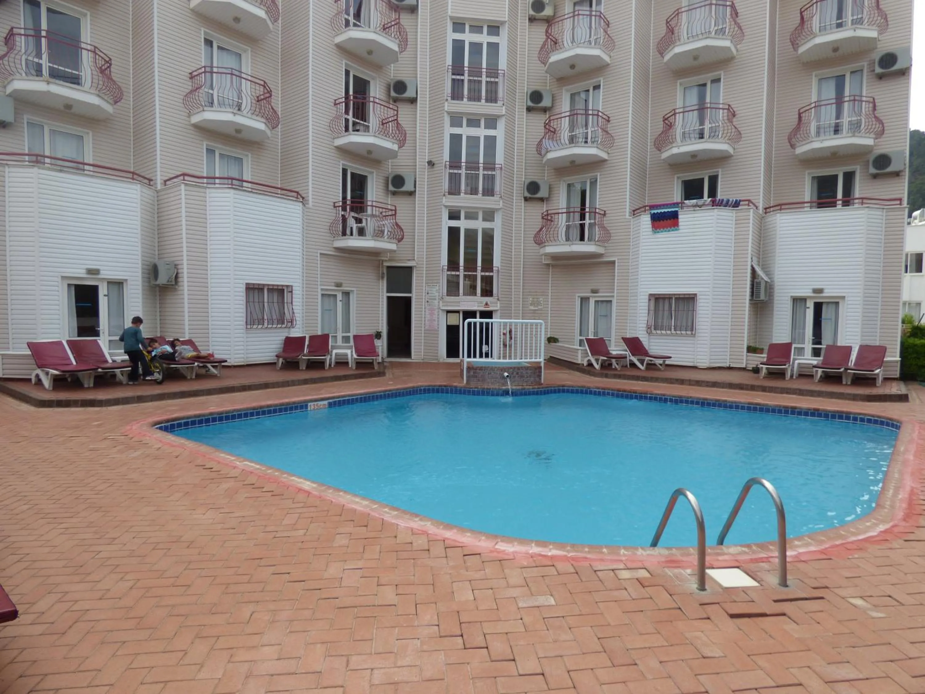 Swimming pool in Avlu 4