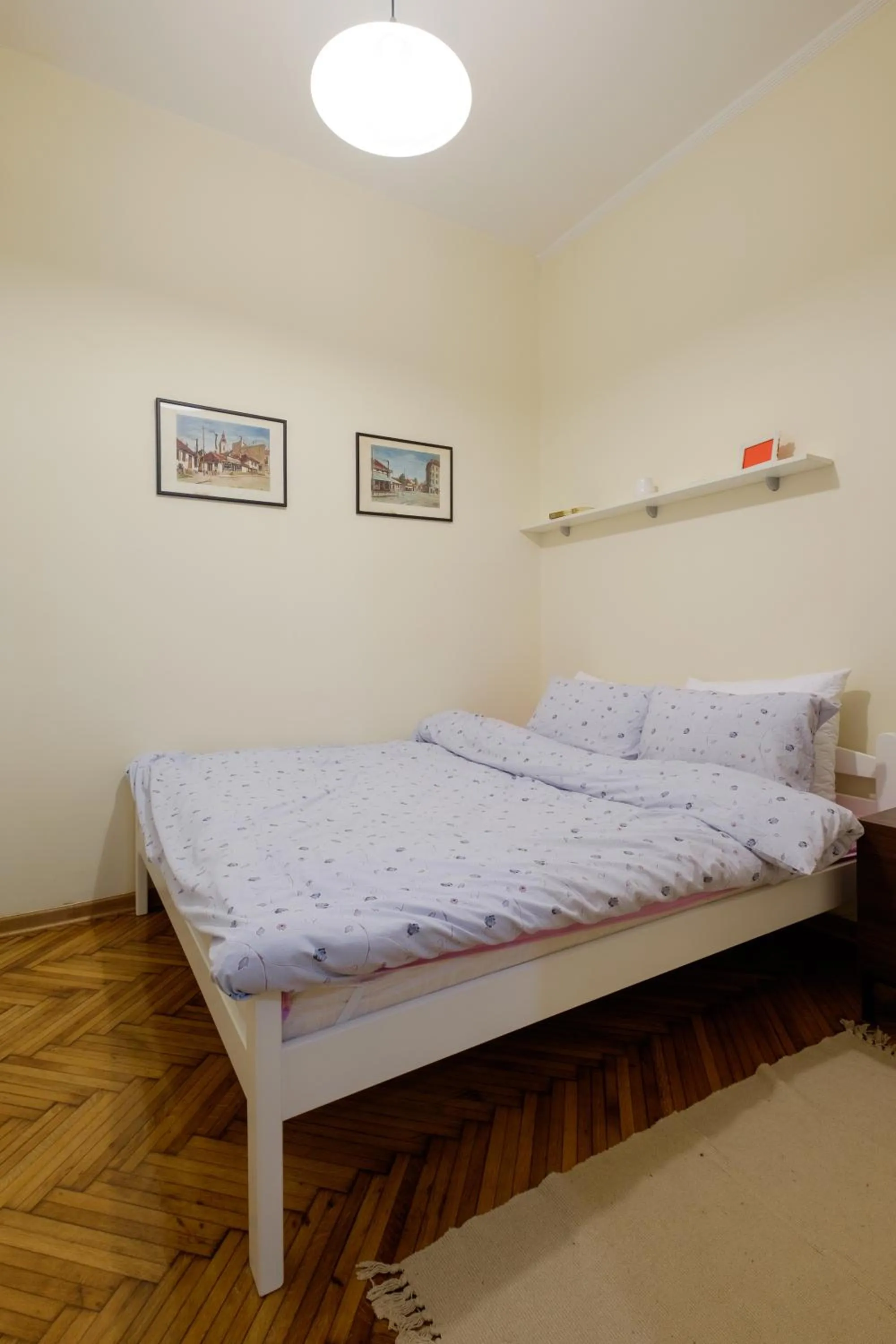 Bed in M&M Downtown Apartment