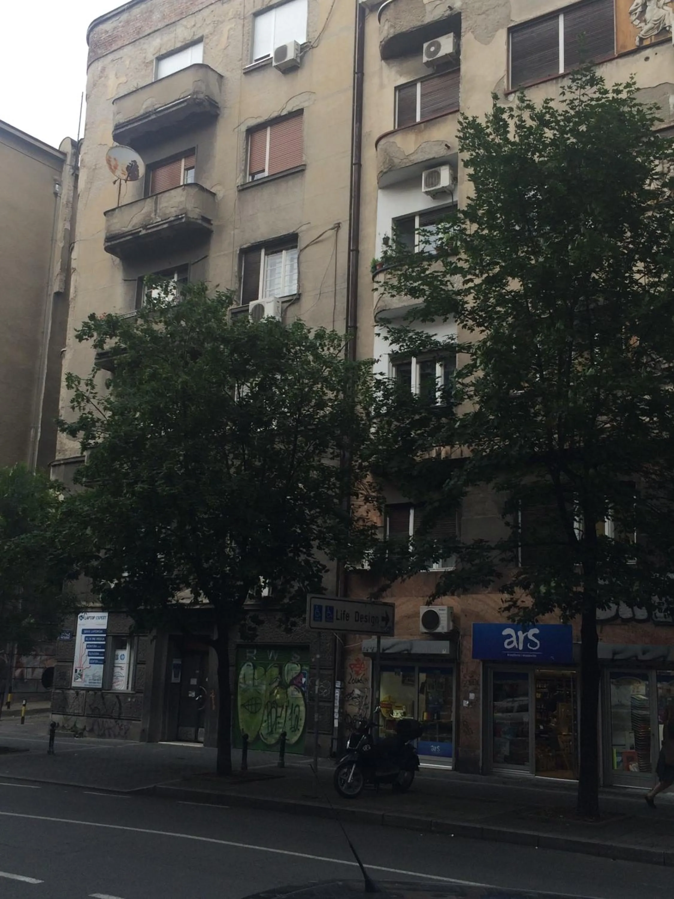 Property building in M&M Downtown Apartment