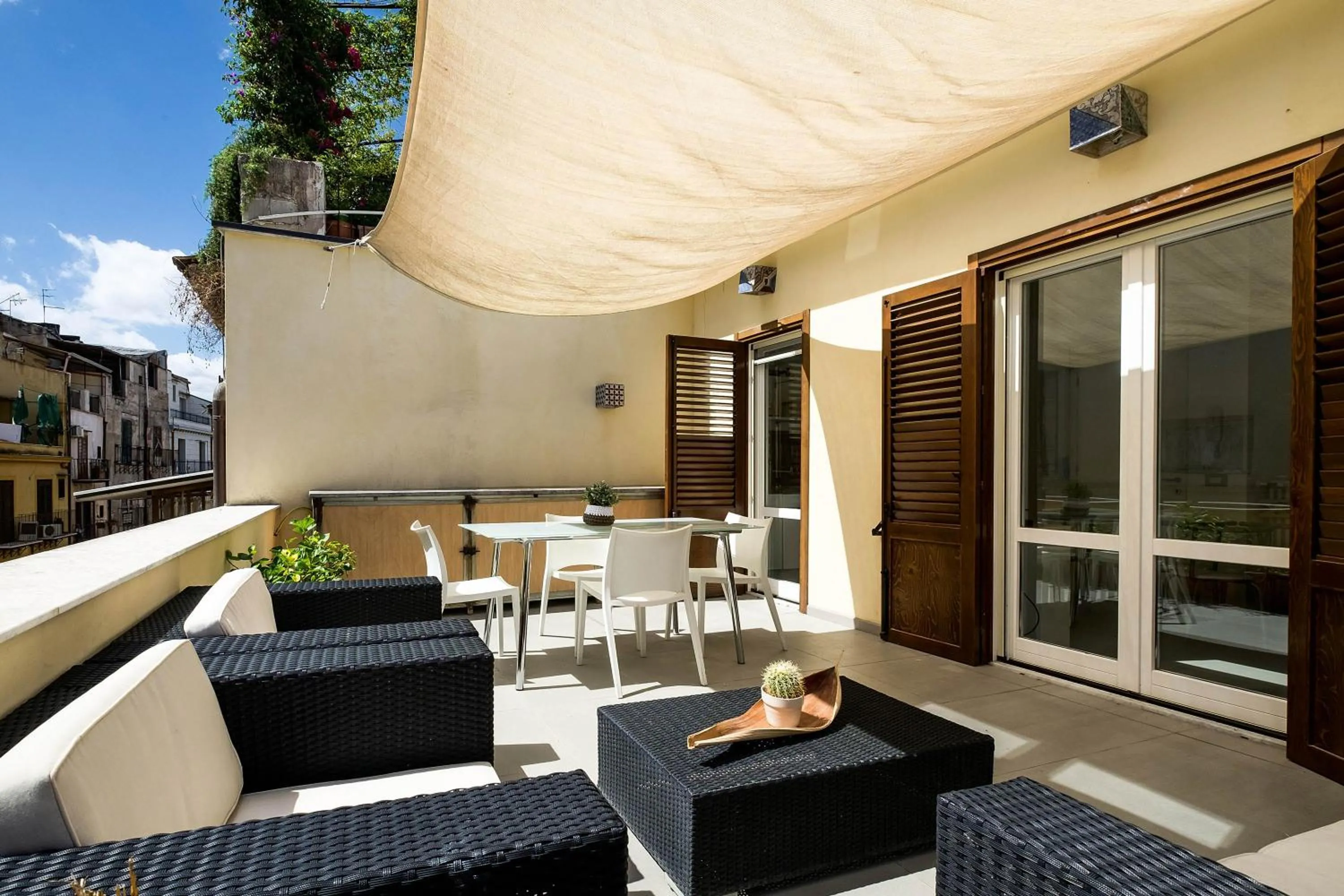 Cassari UpArtments