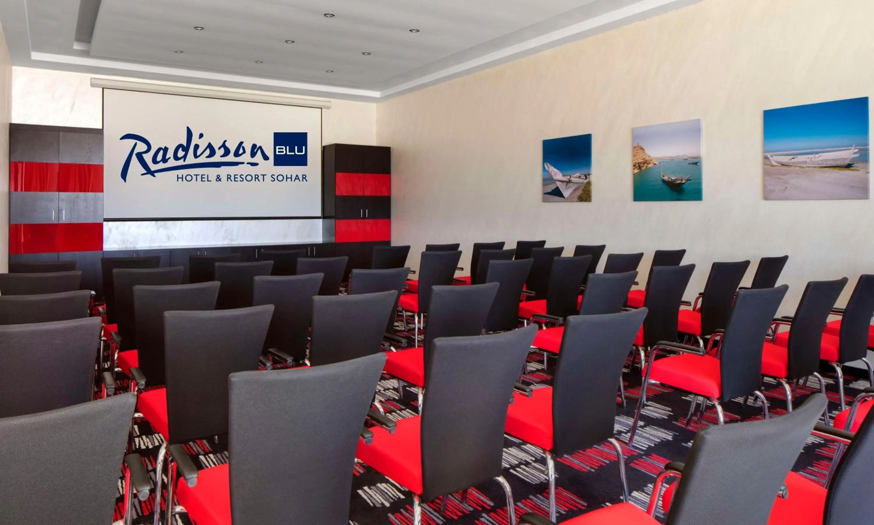 Meeting/conference room in Radisson Blu Hotel & Resort, Sohar