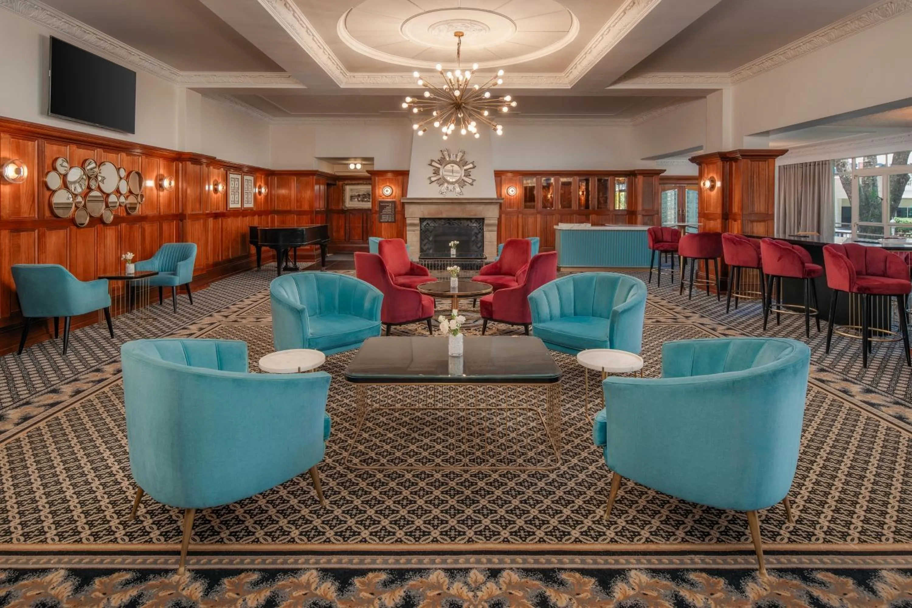 Lounge or bar in Holiday Inn - Johannesburg Sunnyside Park by IHG
