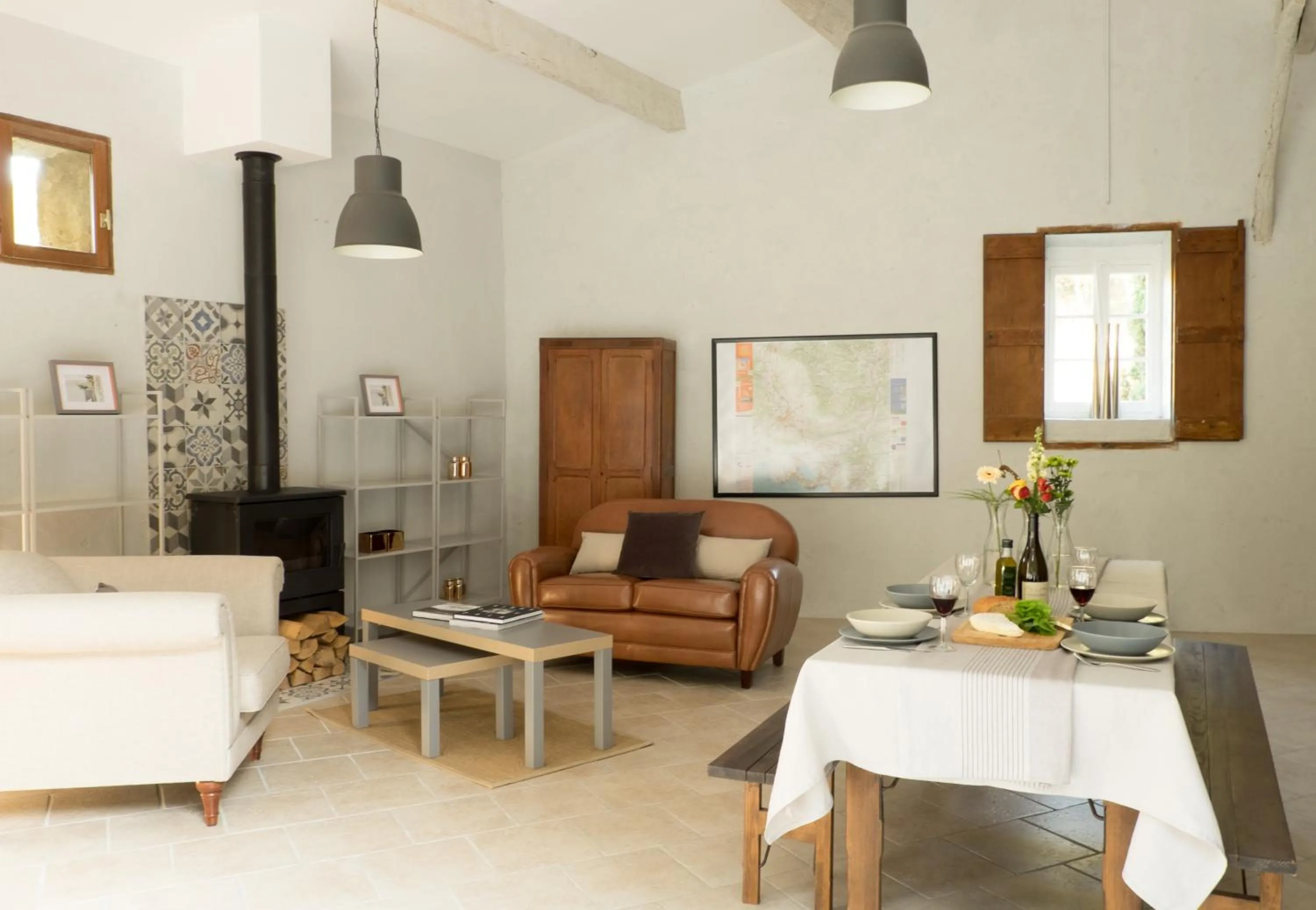 Communal lounge/ TV room in La Ferme Des Belugues