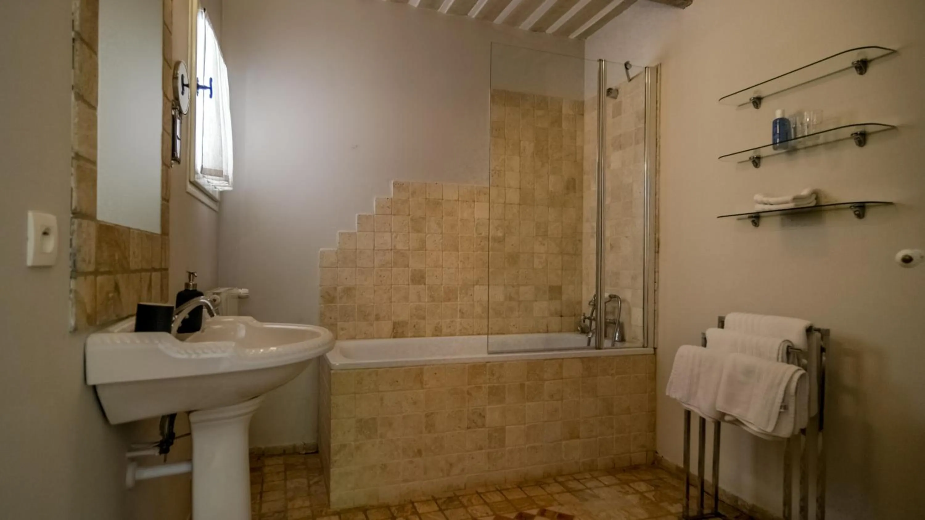 Bathroom in La Ferme Des Belugues