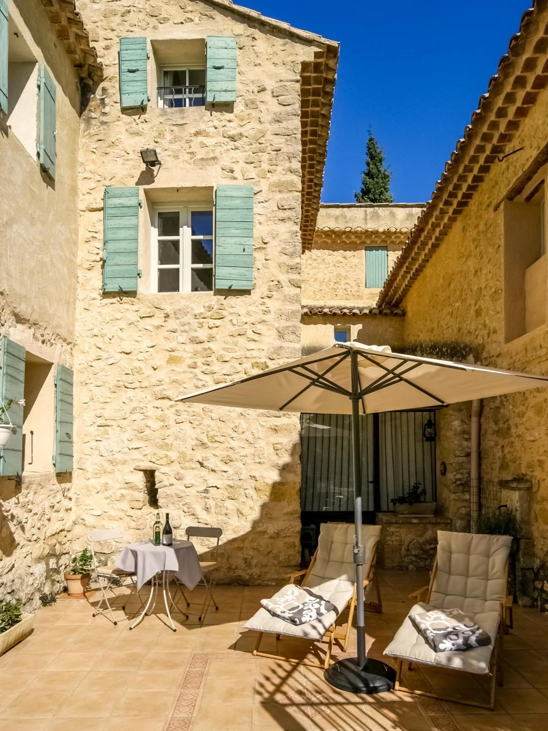 Patio in La Ferme Des Belugues